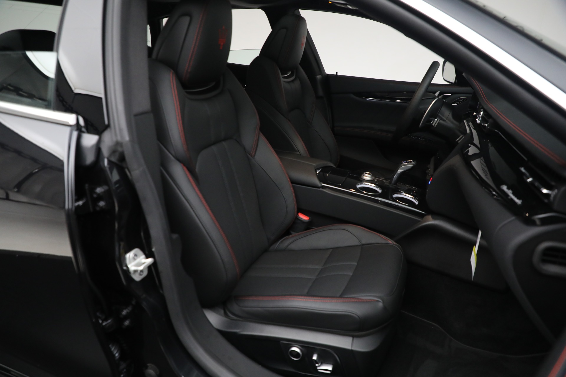 New-2024-Maserati-Quattroporte-Modena-Ultima-Q4