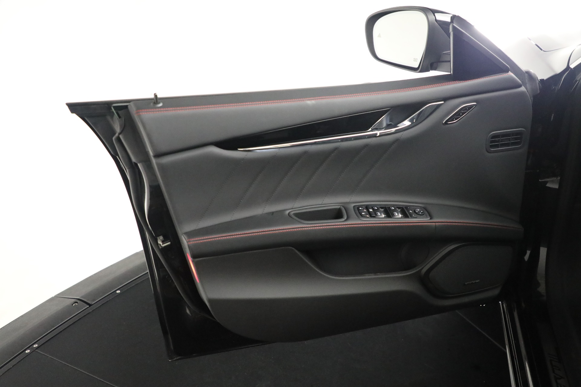 New-2024-Maserati-Quattroporte-Modena-Ultima-Q4