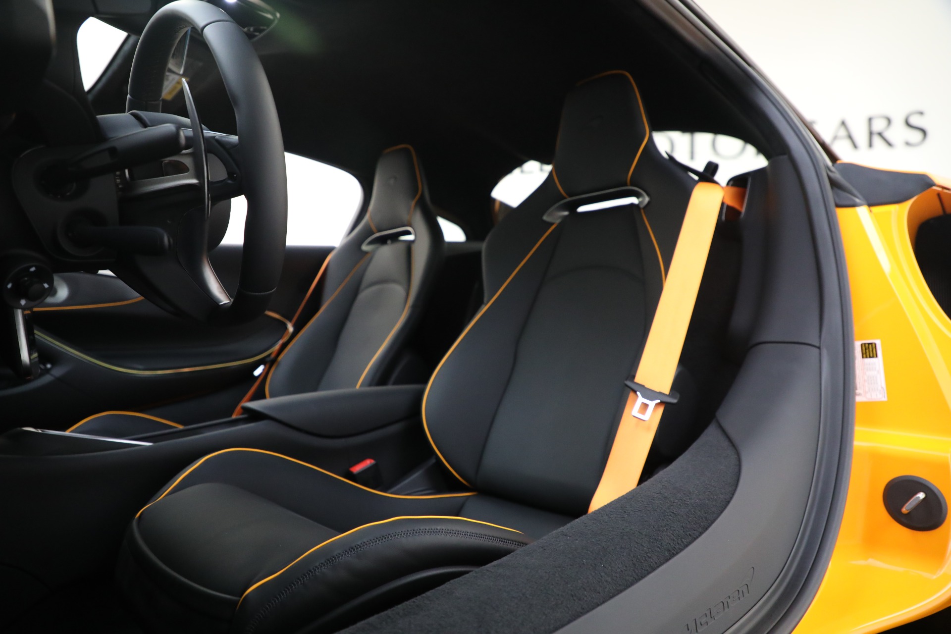 New-2025-McLaren-Artura-TechLux