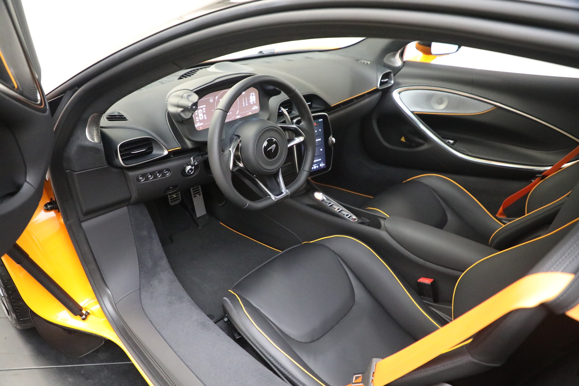 New-2025-McLaren-Artura-TechLux