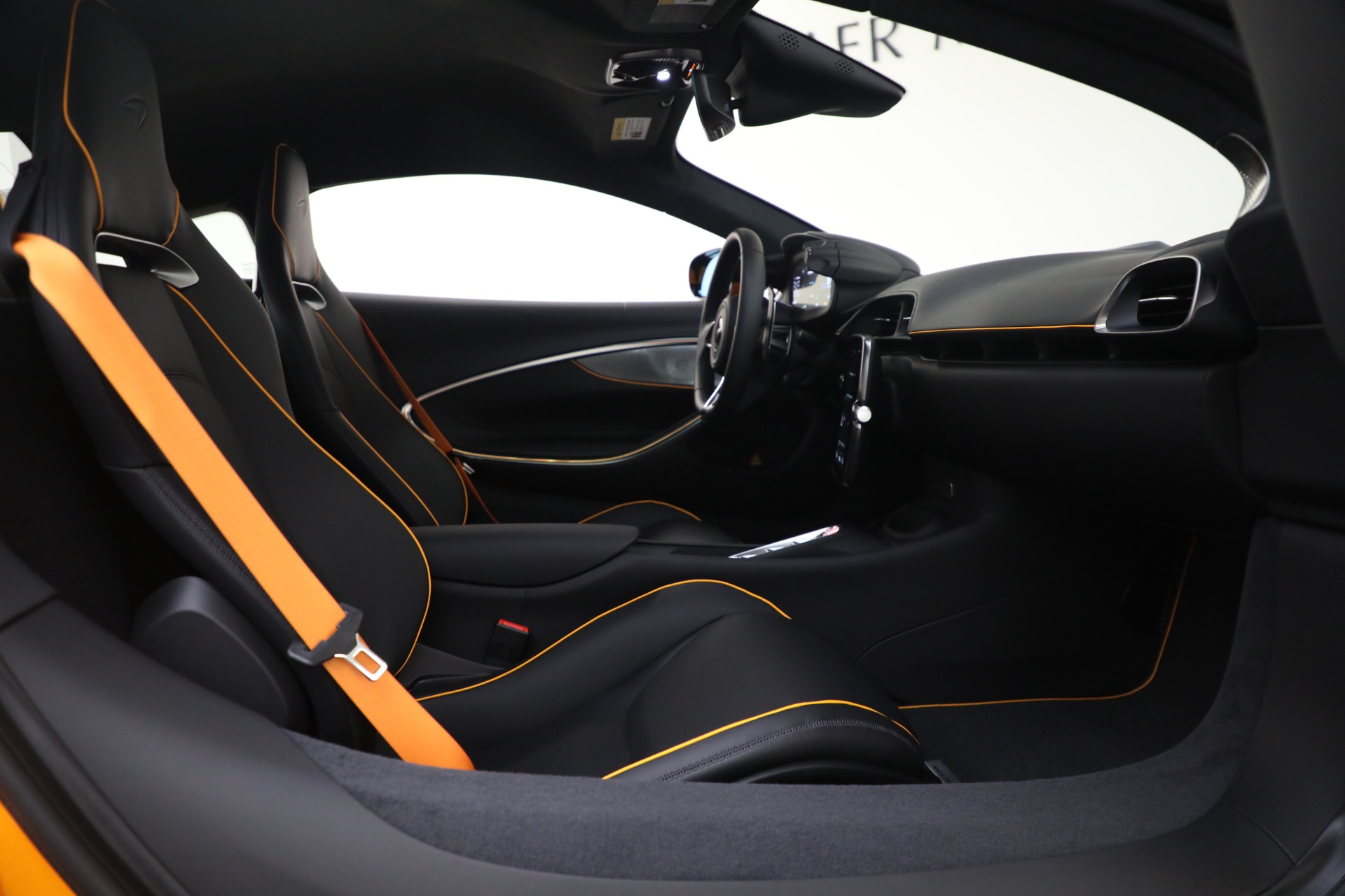 New-2025-McLaren-Artura-TechLux