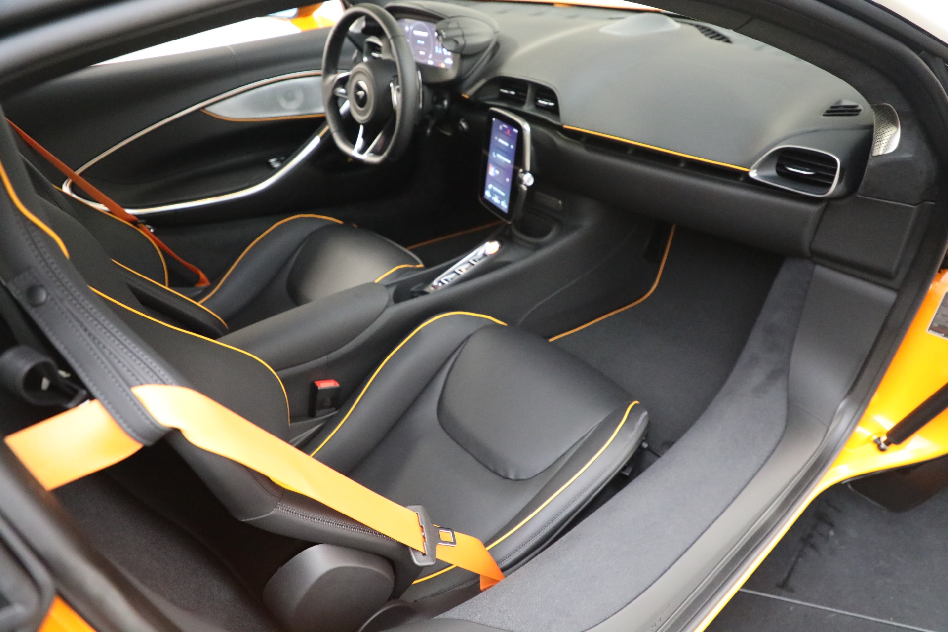 New-2025-McLaren-Artura-TechLux