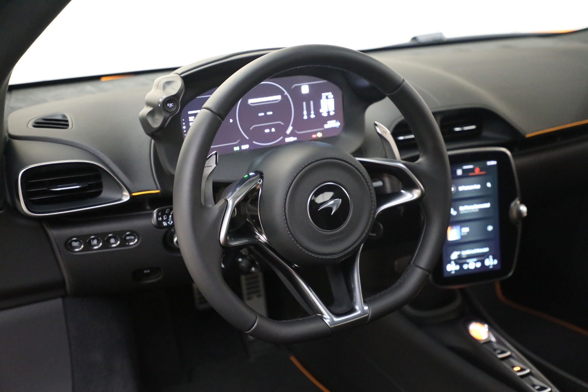 New-2025-McLaren-Artura-TechLux