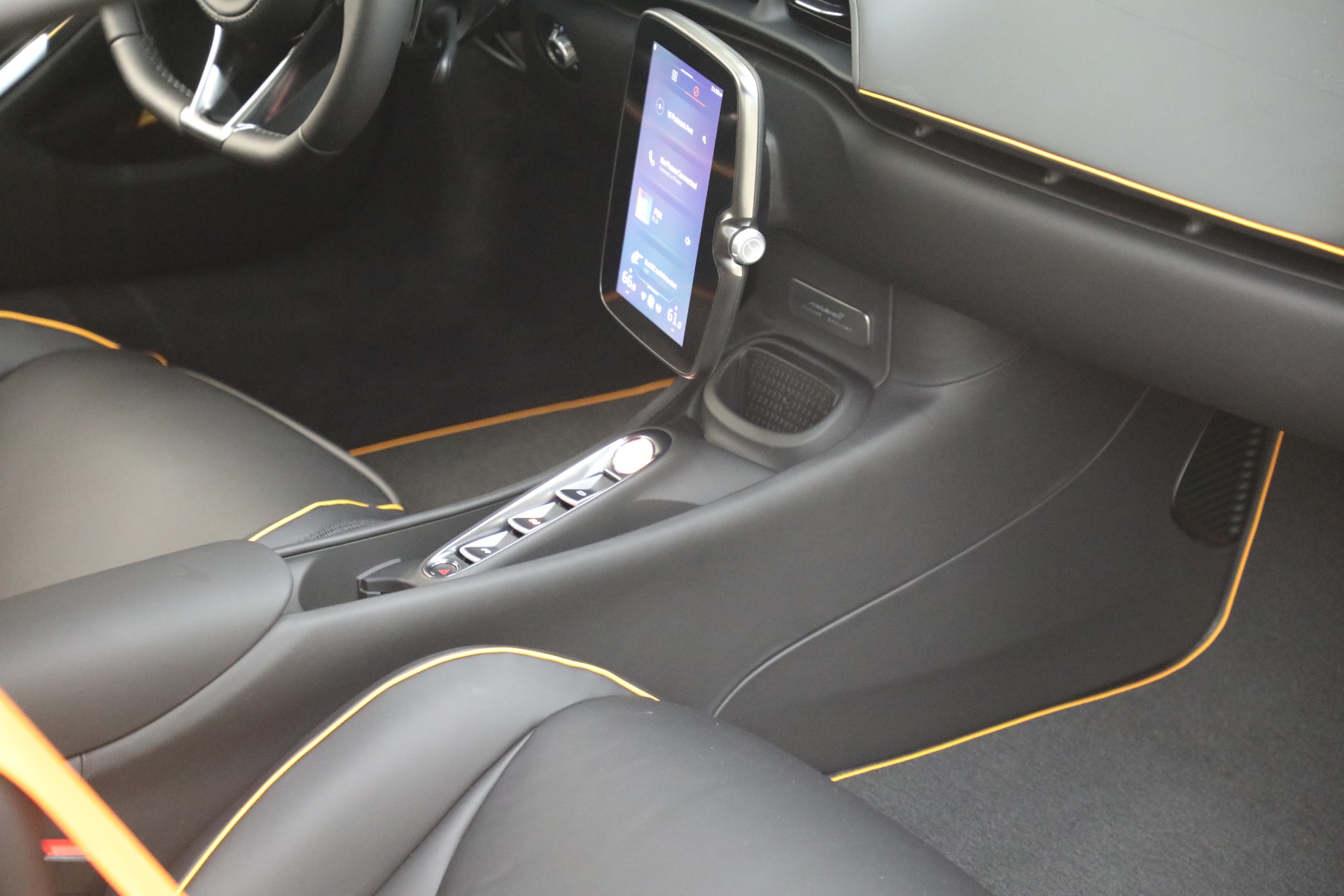 New-2025-McLaren-Artura-TechLux