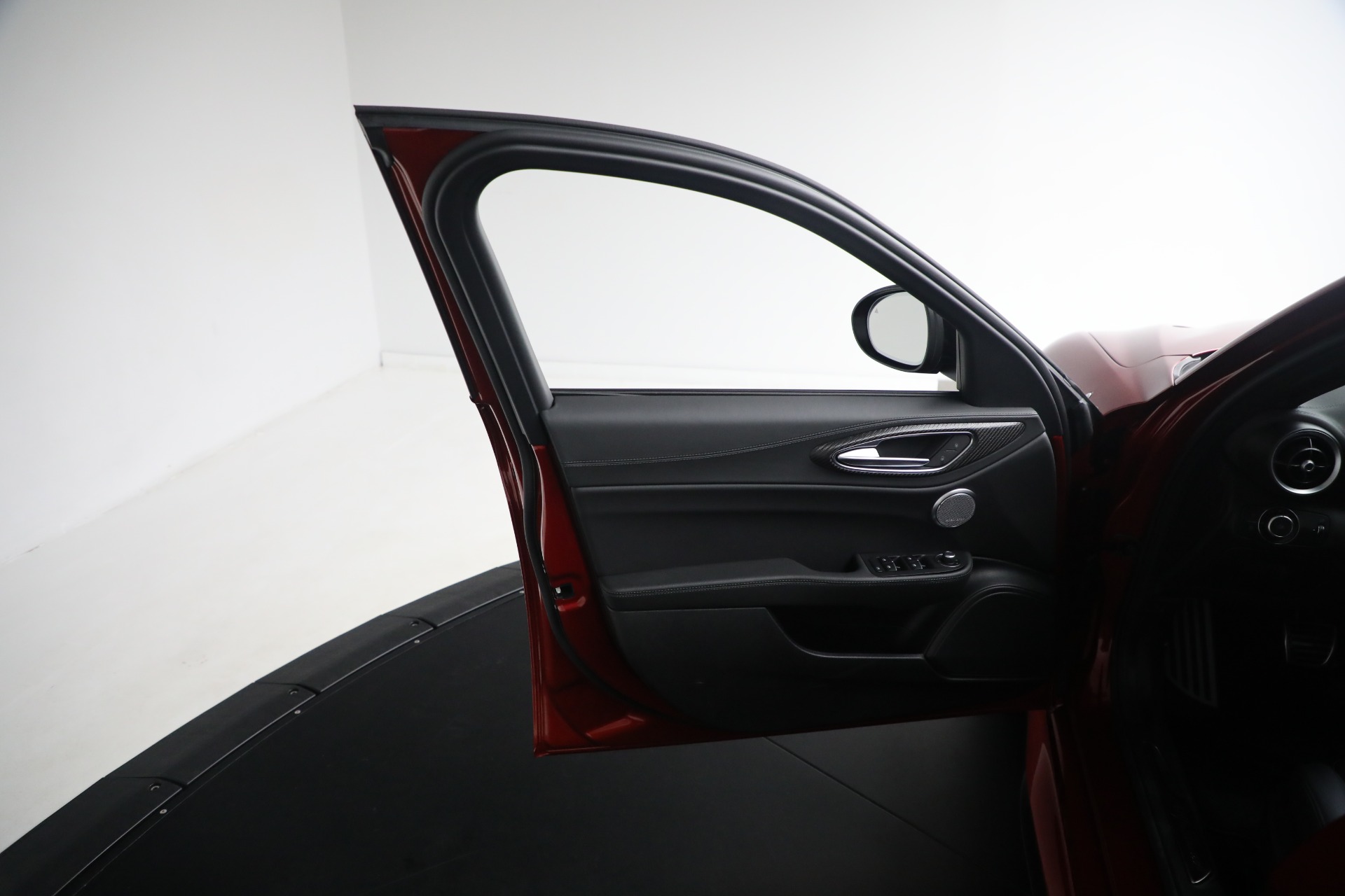 New-2024-Alfa-Romeo-Giulia-Quadrifoglio