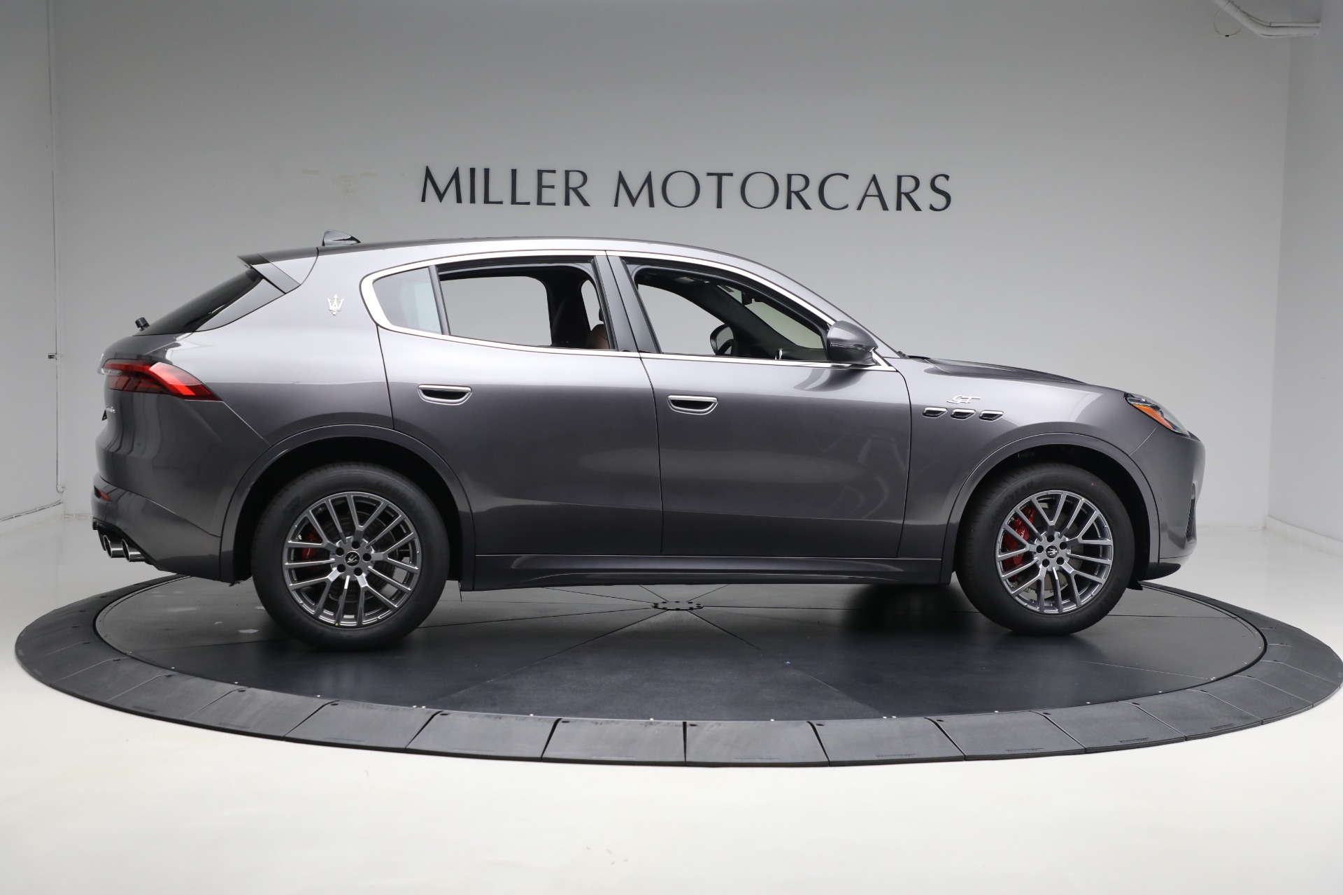 New-2024-Maserati-Grecale-GT