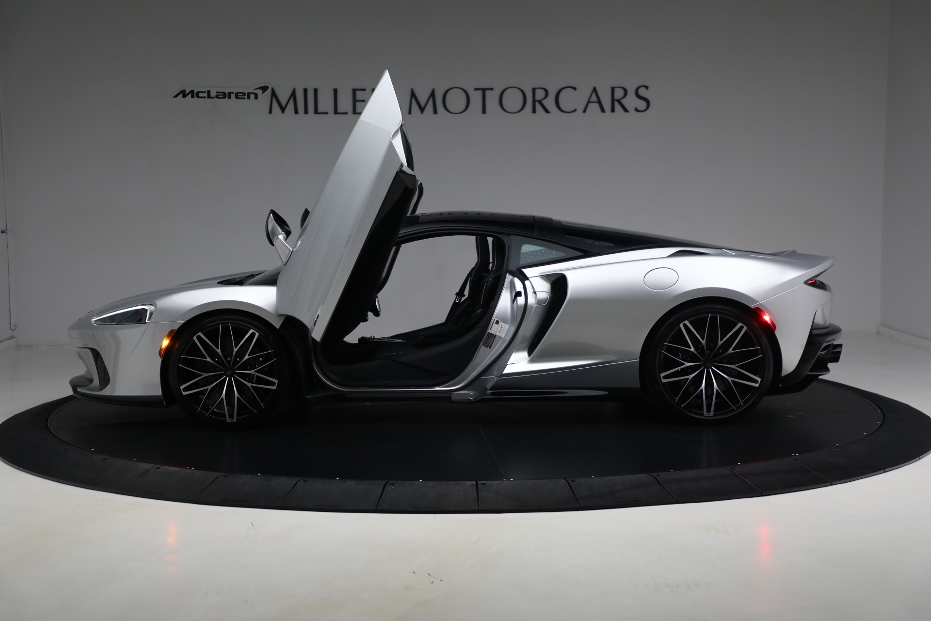 New-2025-McLaren-GTS-TechLux