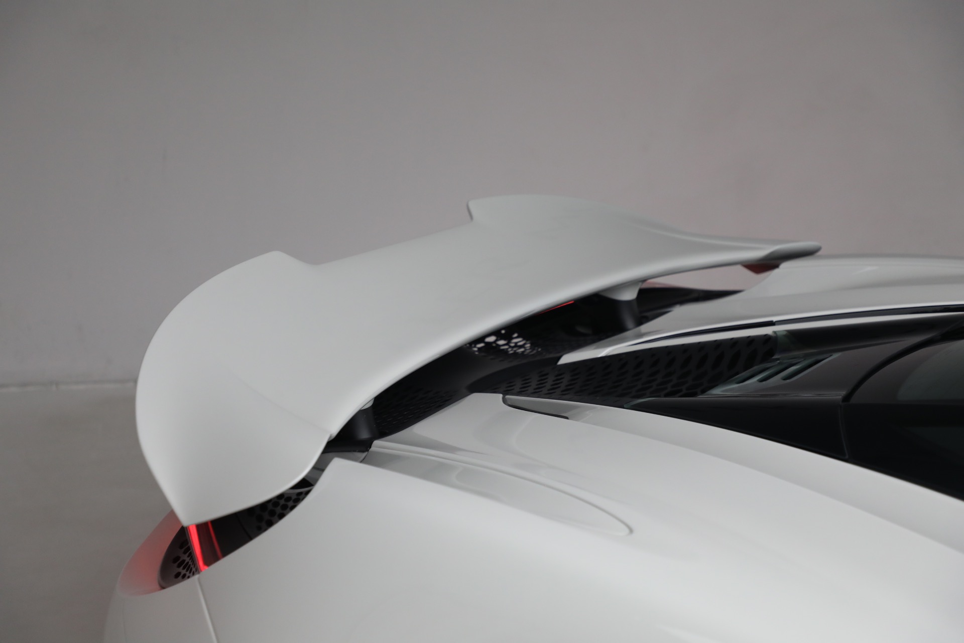 New-2024-McLaren-750S-TechLux