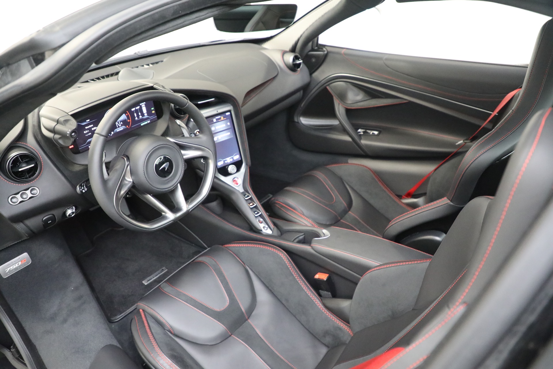 New-2024-McLaren-750S-TechLux