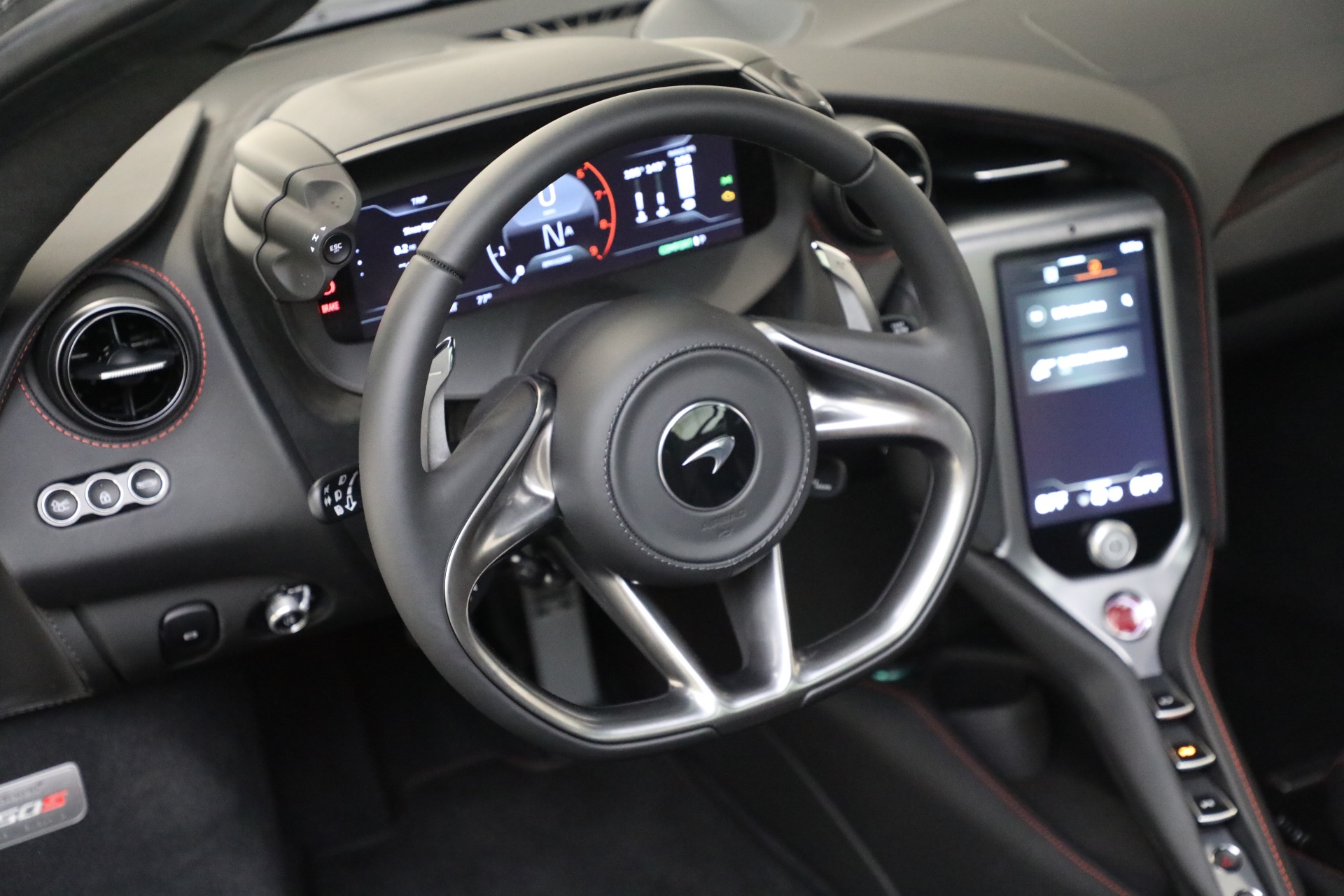 New-2024-McLaren-750S-TechLux