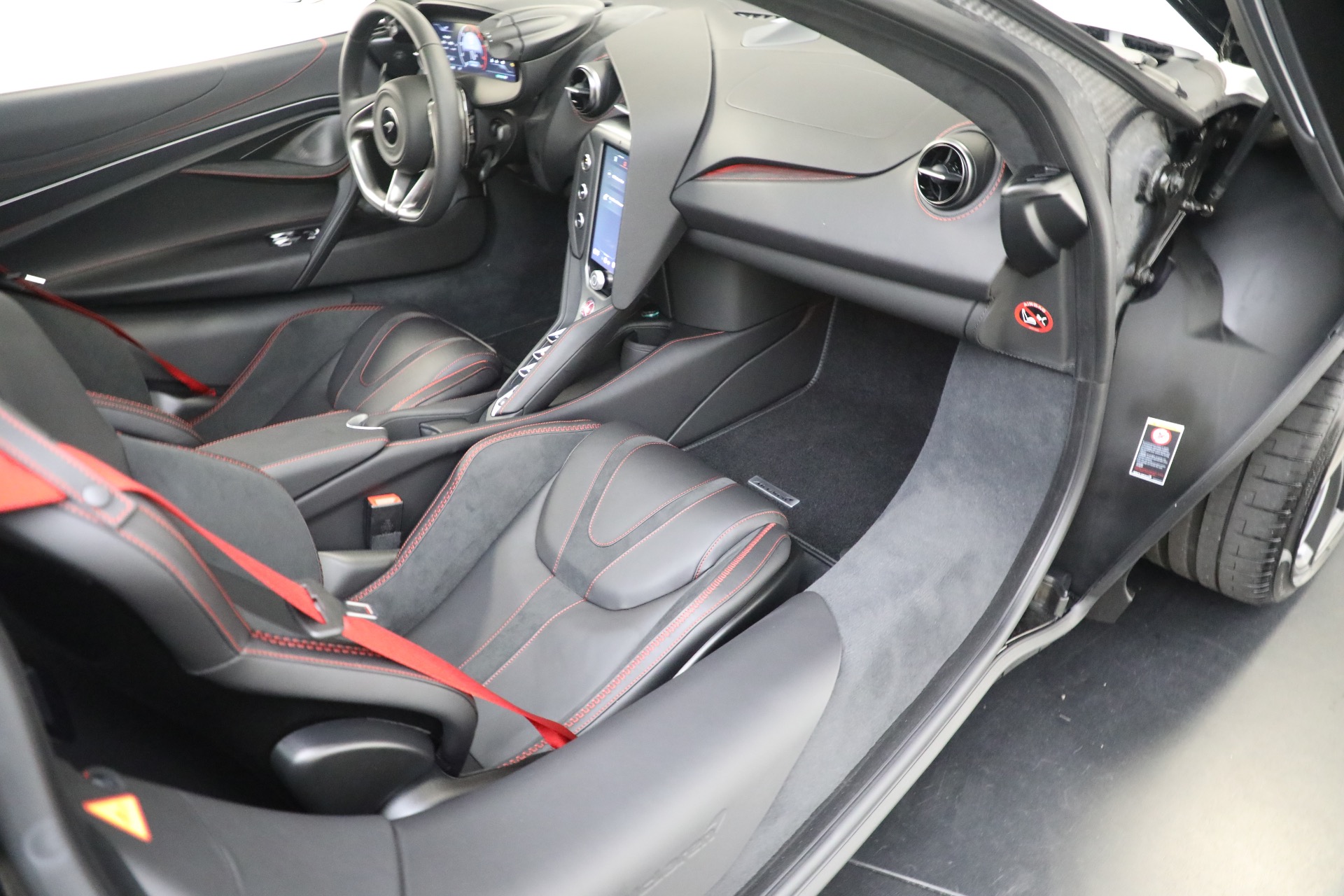 New-2024-McLaren-750S-TechLux