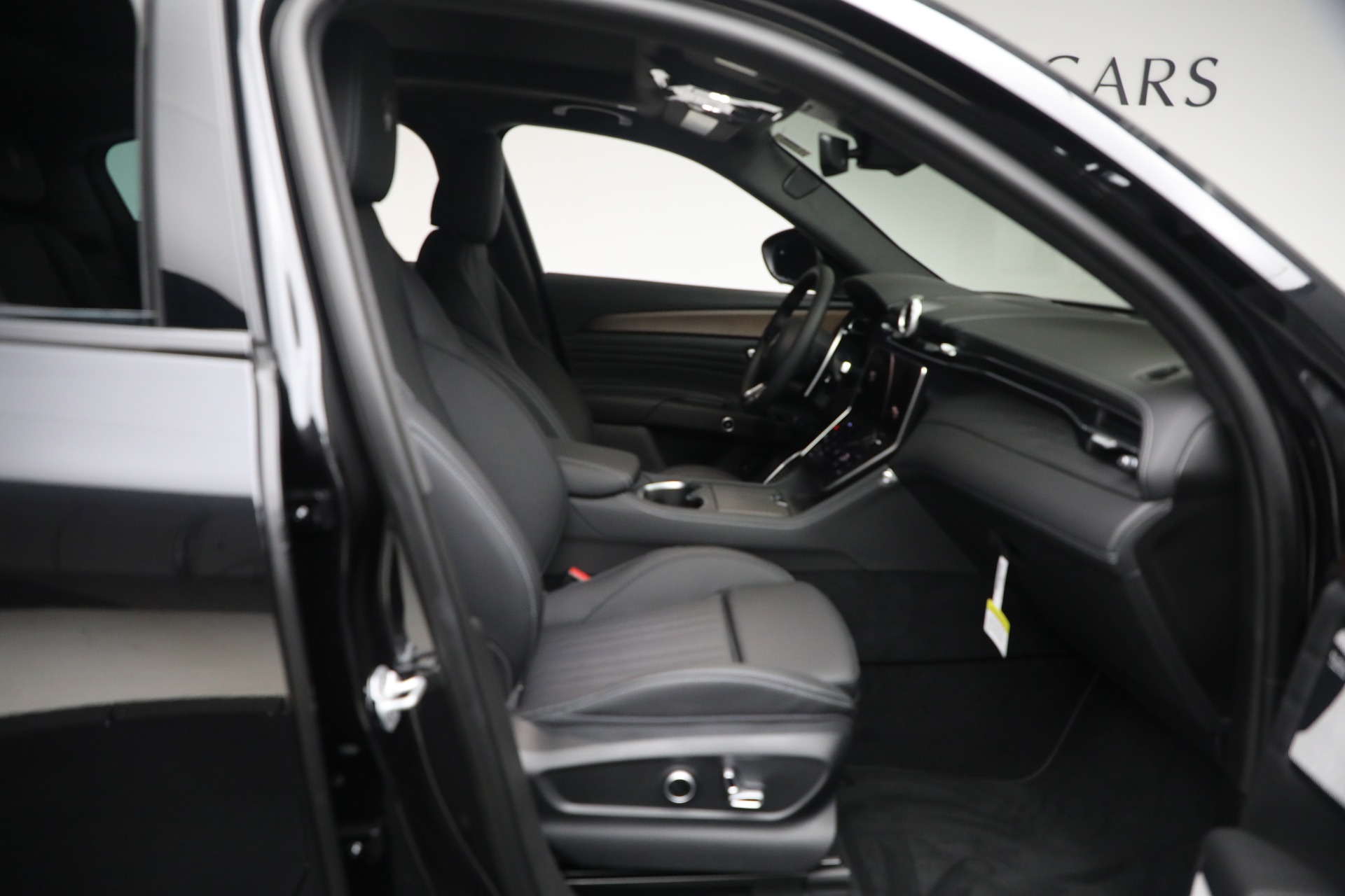 New-2025-Maserati-Grecale-Folgore---Fully-Electric-Vehicle