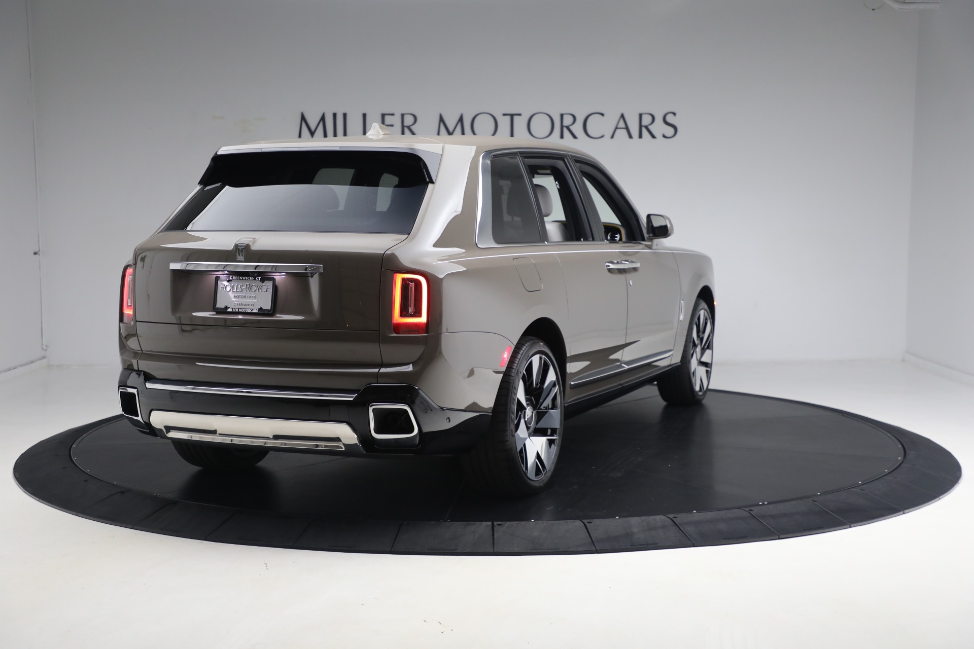 Used-2025-Rolls-Royce-Cullinan