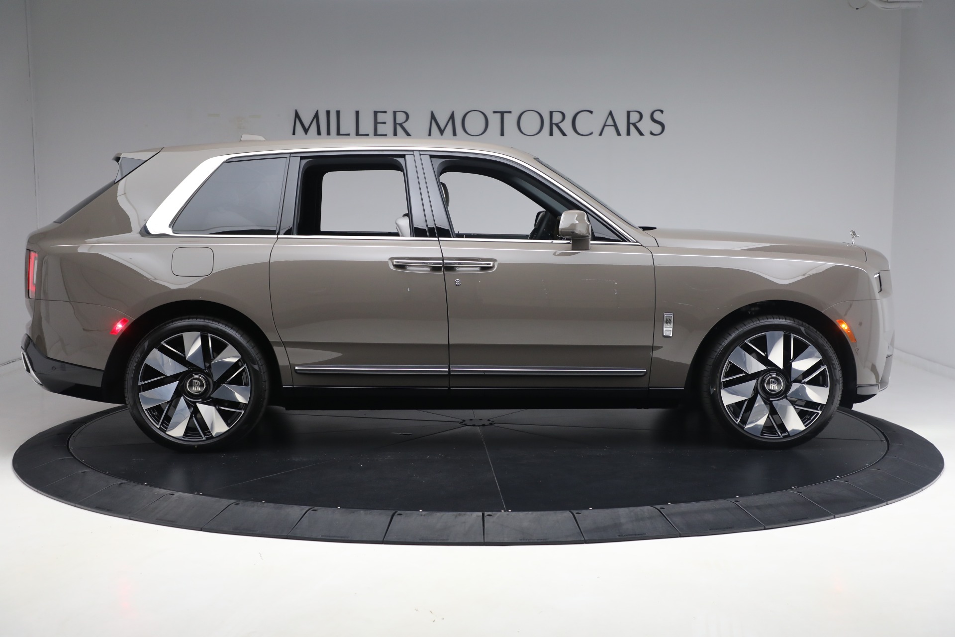 Used-2025-Rolls-Royce-Cullinan