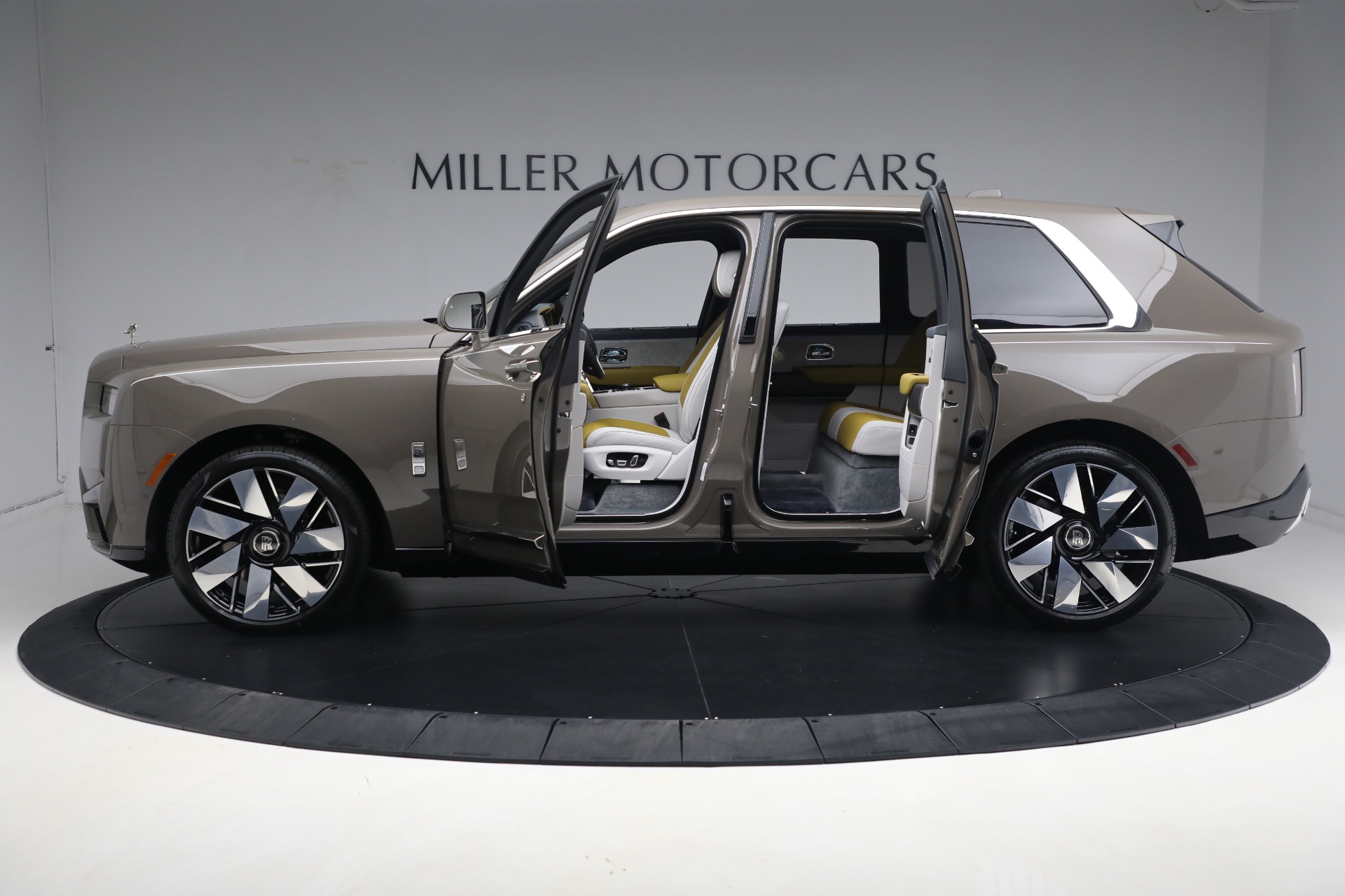 Used-2025-Rolls-Royce-Cullinan
