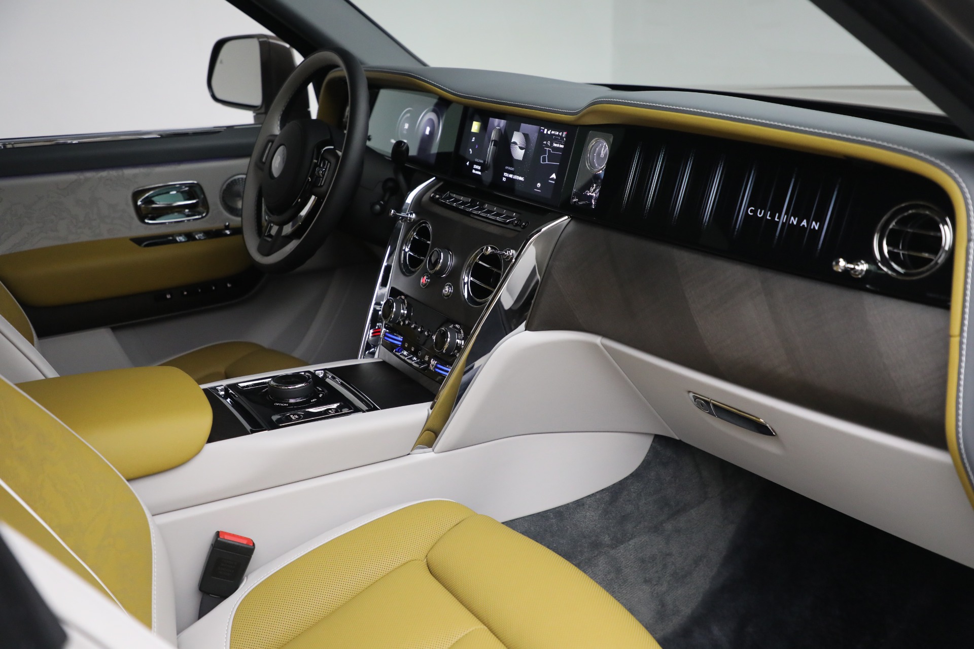 Used-2025-Rolls-Royce-Cullinan