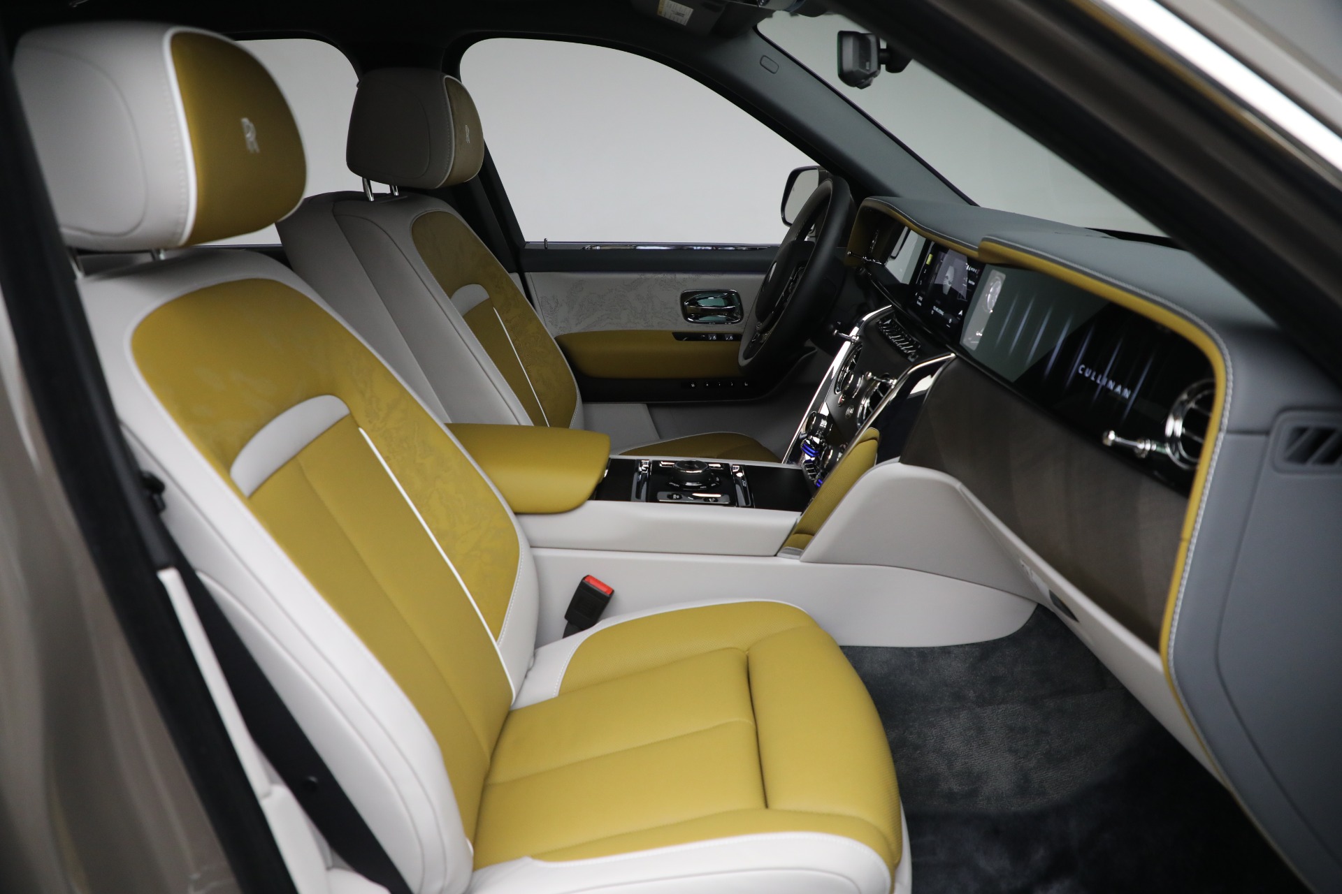 Used-2025-Rolls-Royce-Cullinan