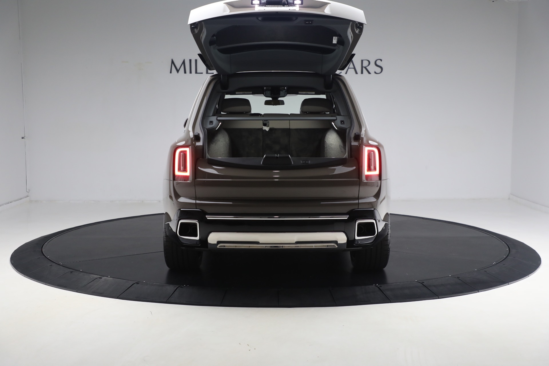 Used-2025-Rolls-Royce-Cullinan