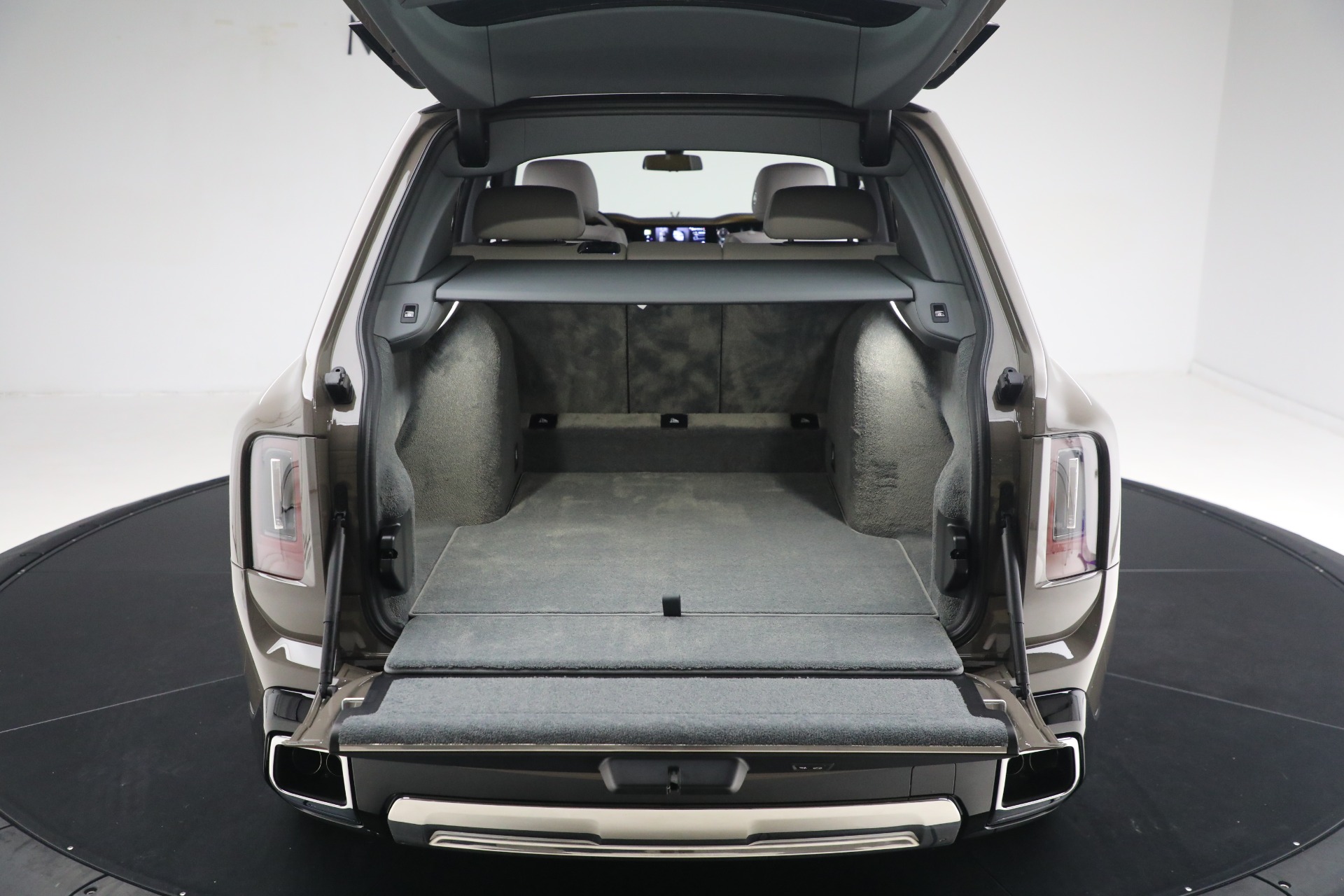 Used-2025-Rolls-Royce-Cullinan