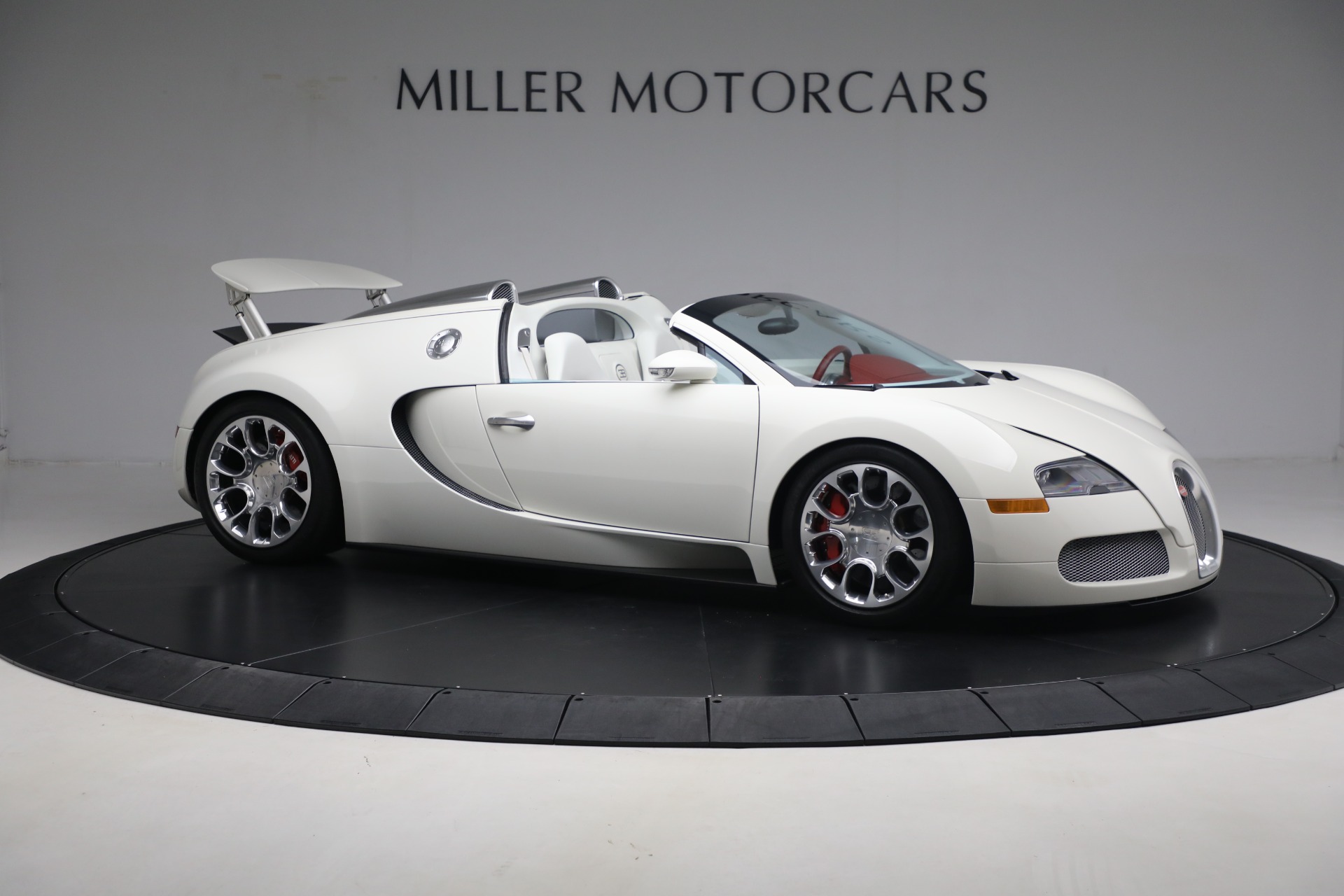 Used-2010-Bugatti-Veyron-164-Grand-Sport