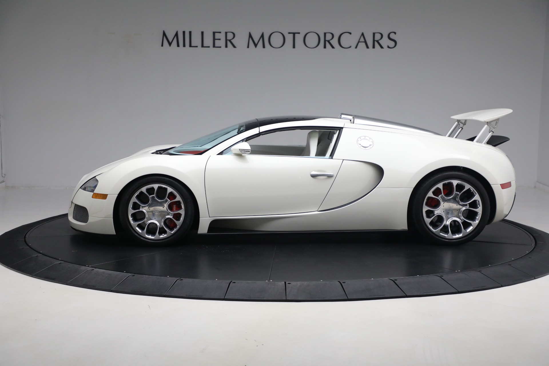 Used-2010-Bugatti-Veyron-164-Grand-Sport