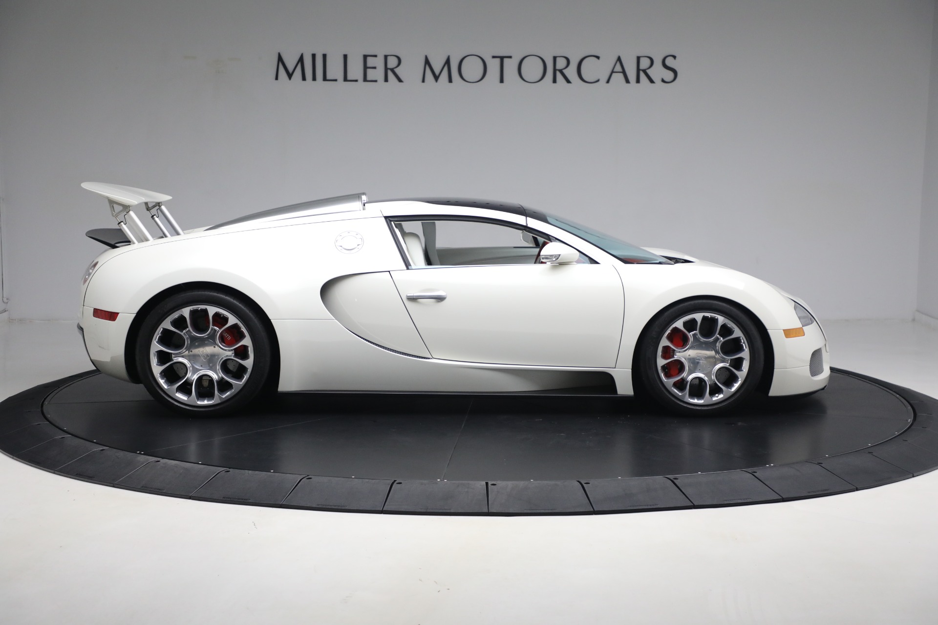 Used-2010-Bugatti-Veyron-164-Grand-Sport