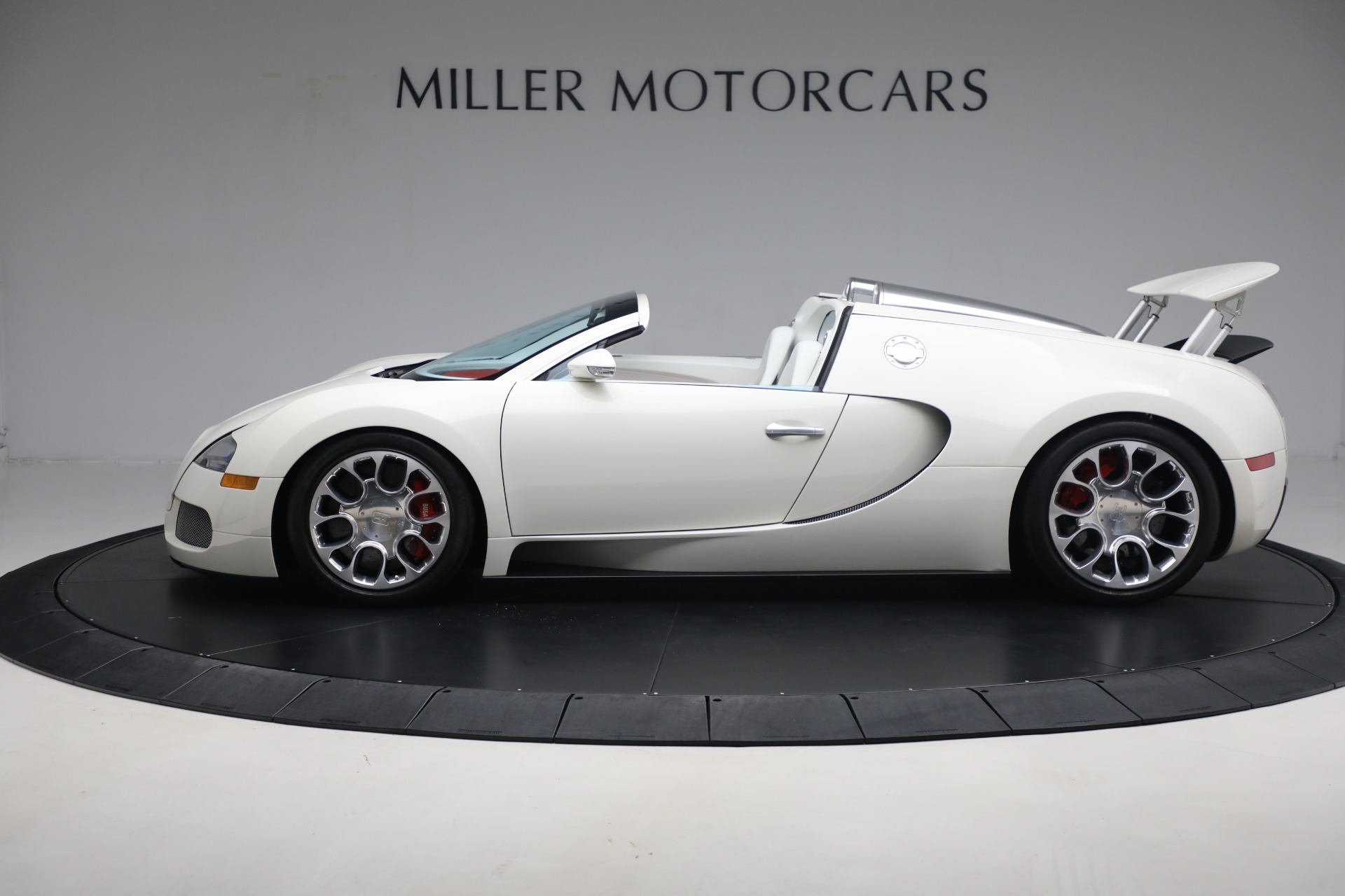 Used-2010-Bugatti-Veyron-164-Grand-Sport