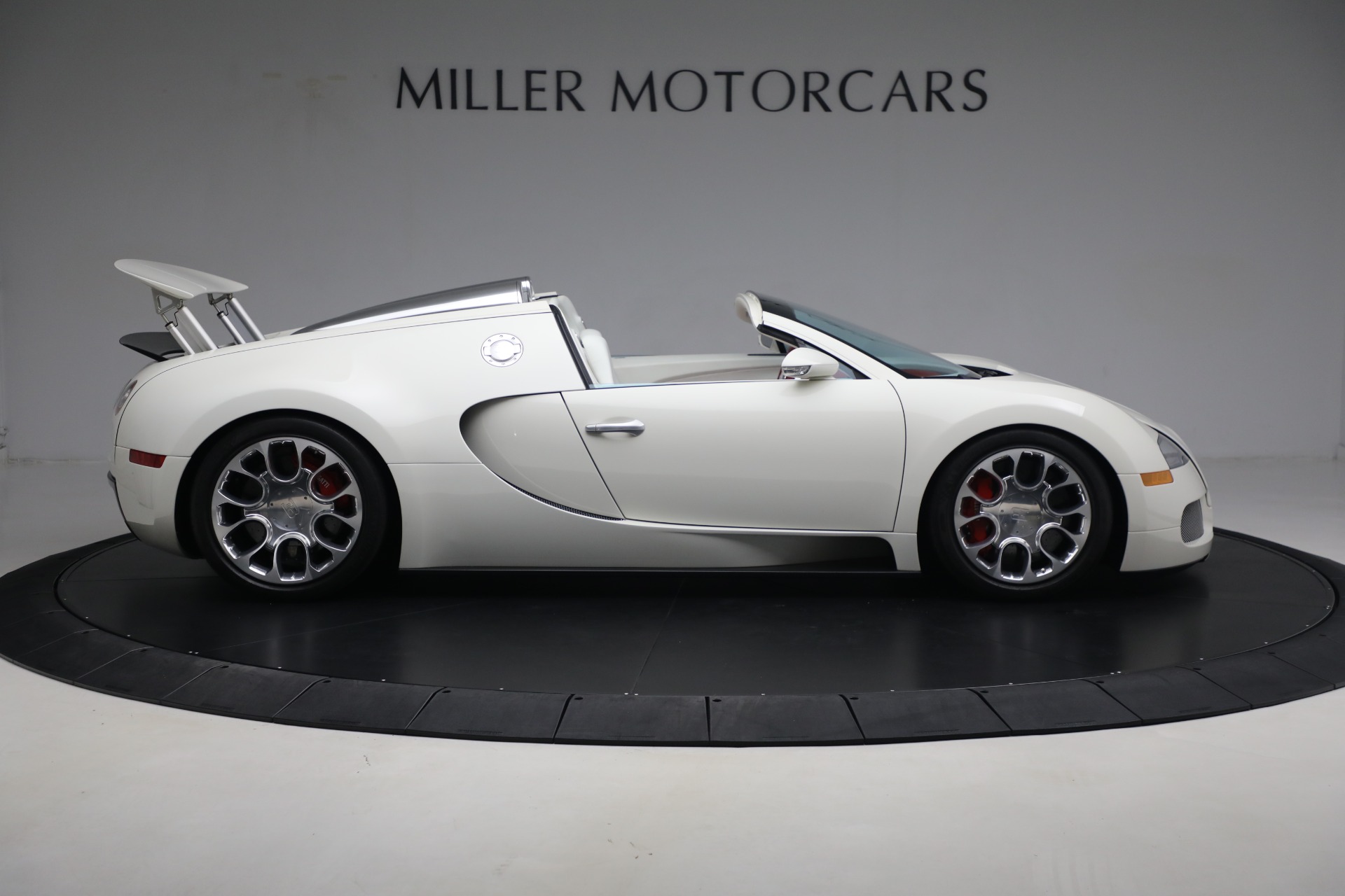 Used-2010-Bugatti-Veyron-164-Grand-Sport