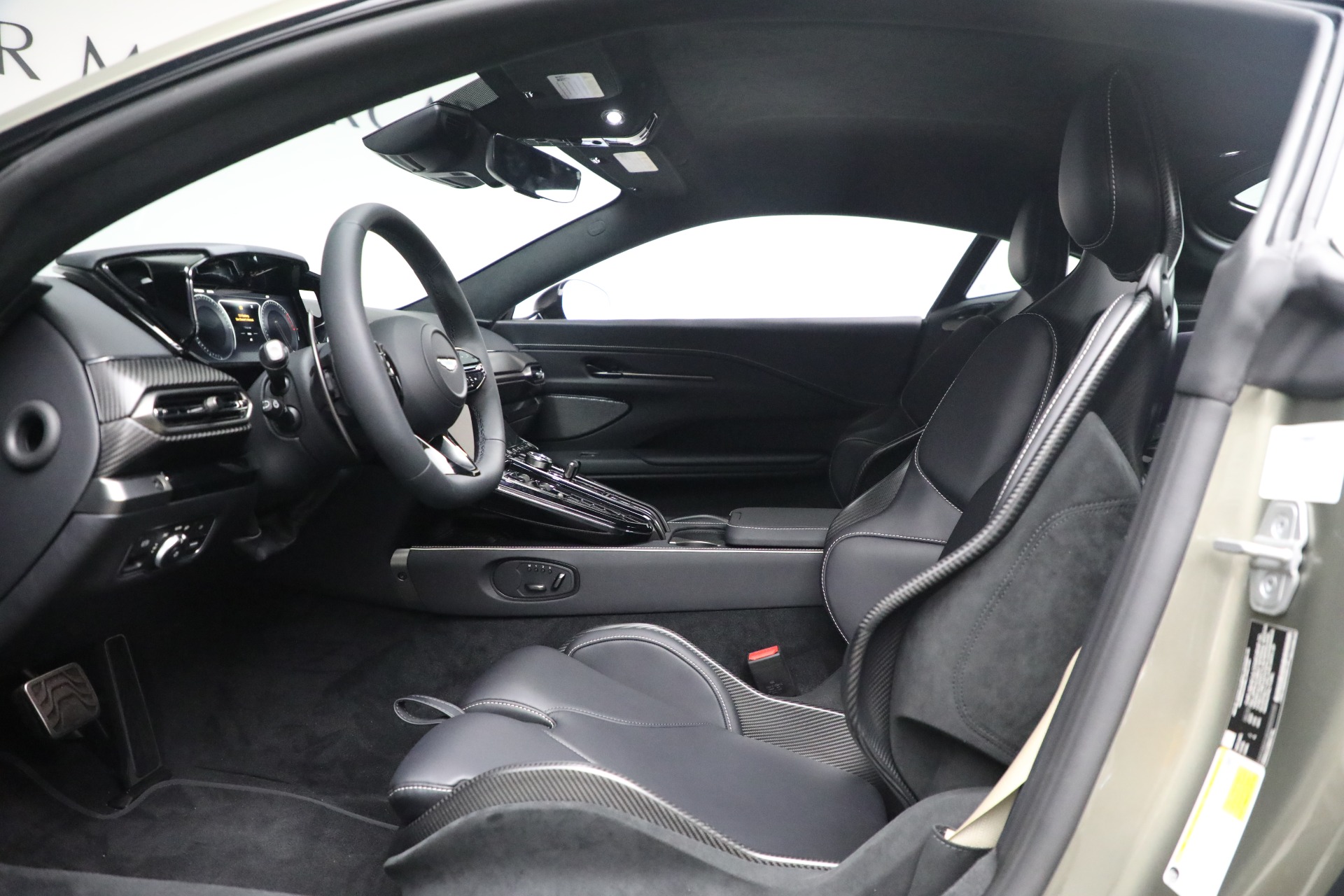 New-2025-Aston-Martin-Vantage