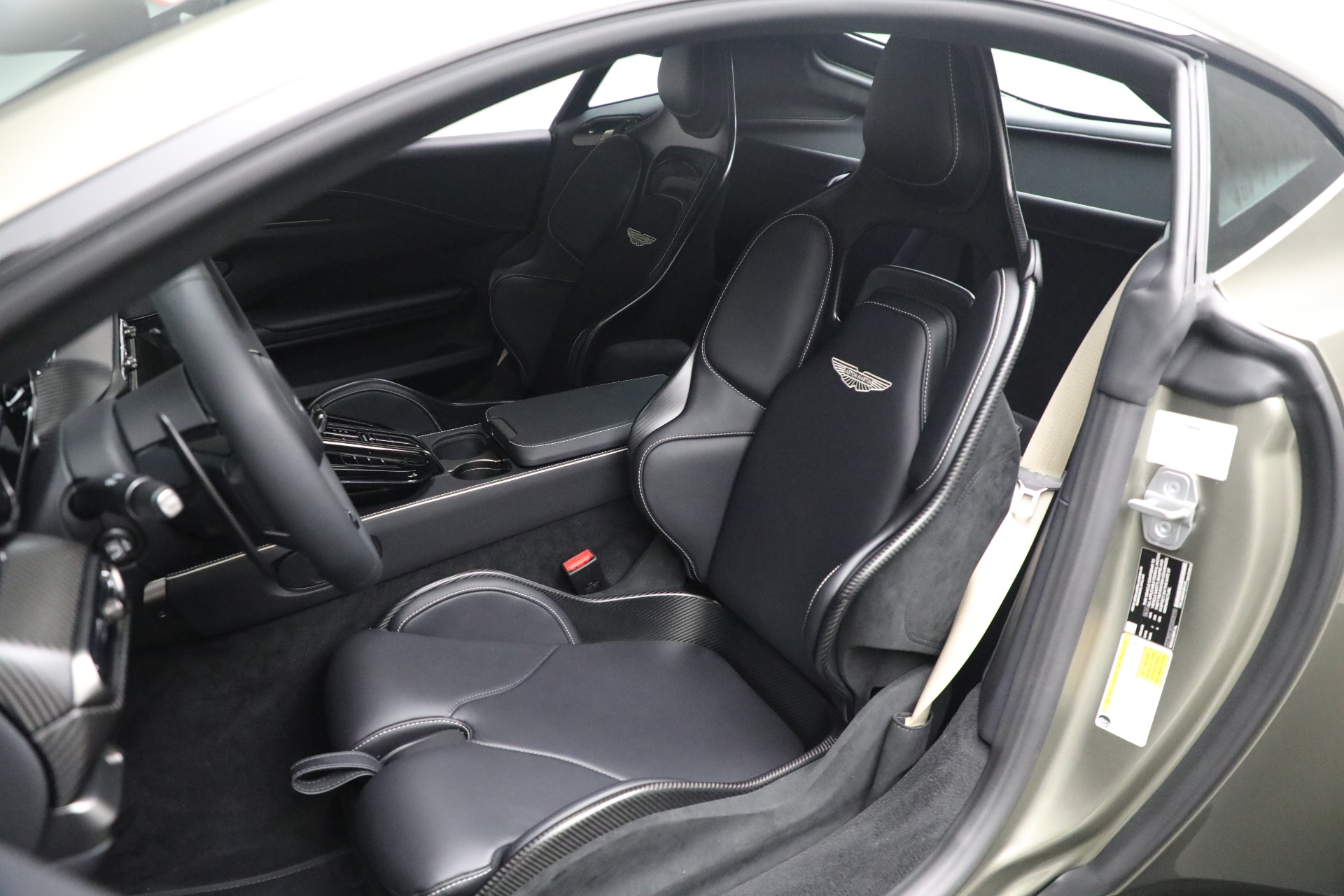 New-2025-Aston-Martin-Vantage