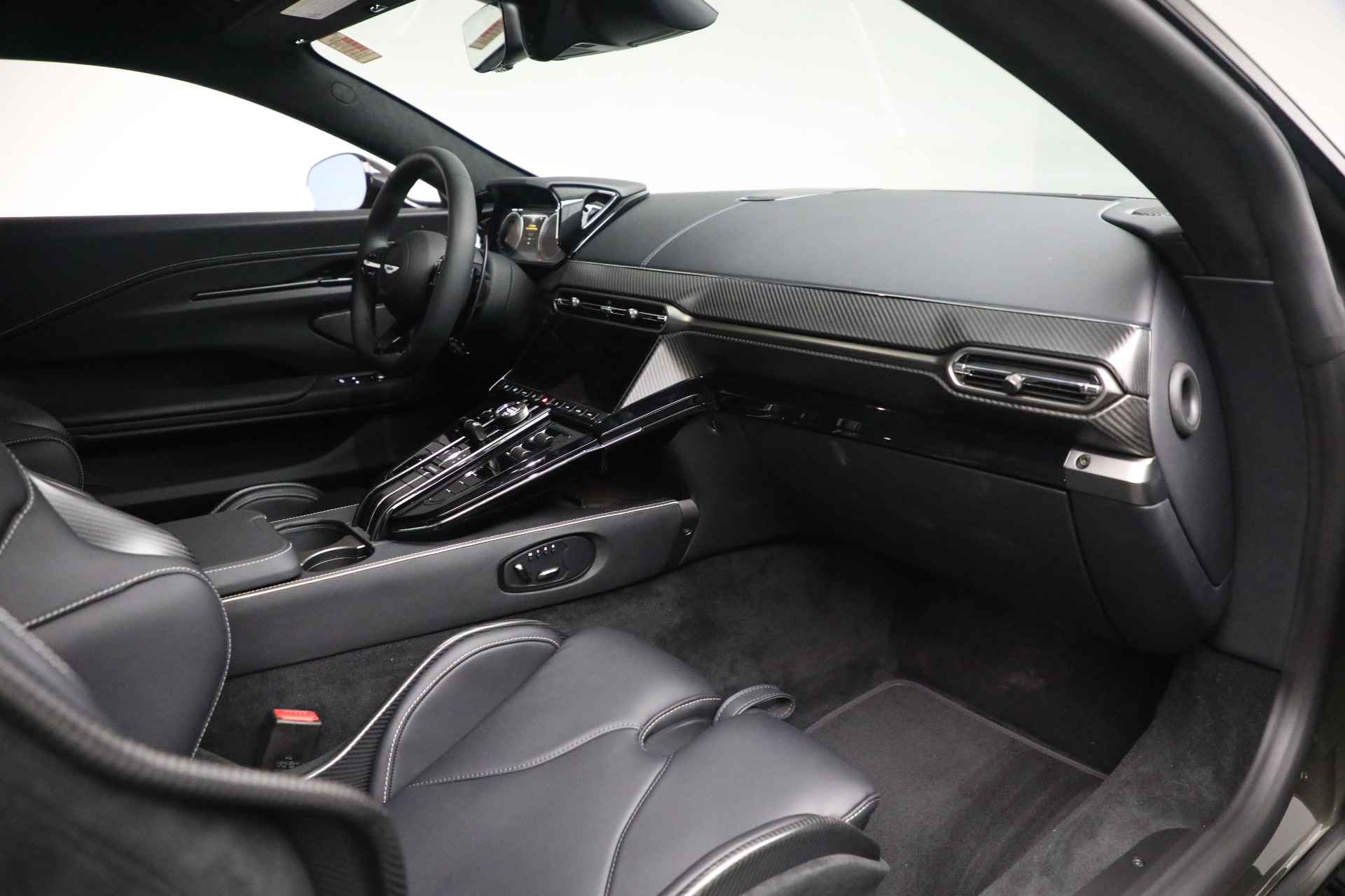 New-2025-Aston-Martin-Vantage