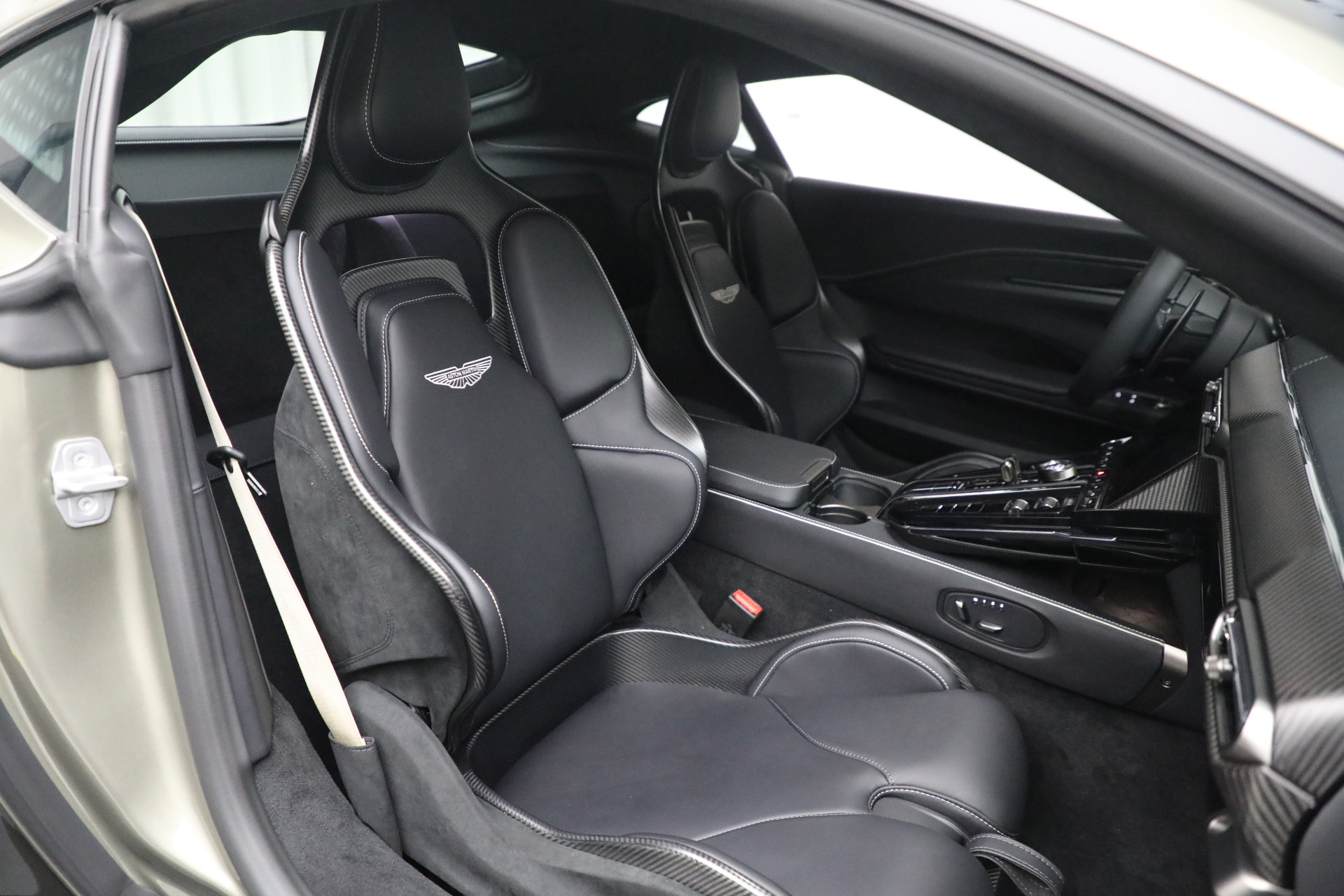 New-2025-Aston-Martin-Vantage