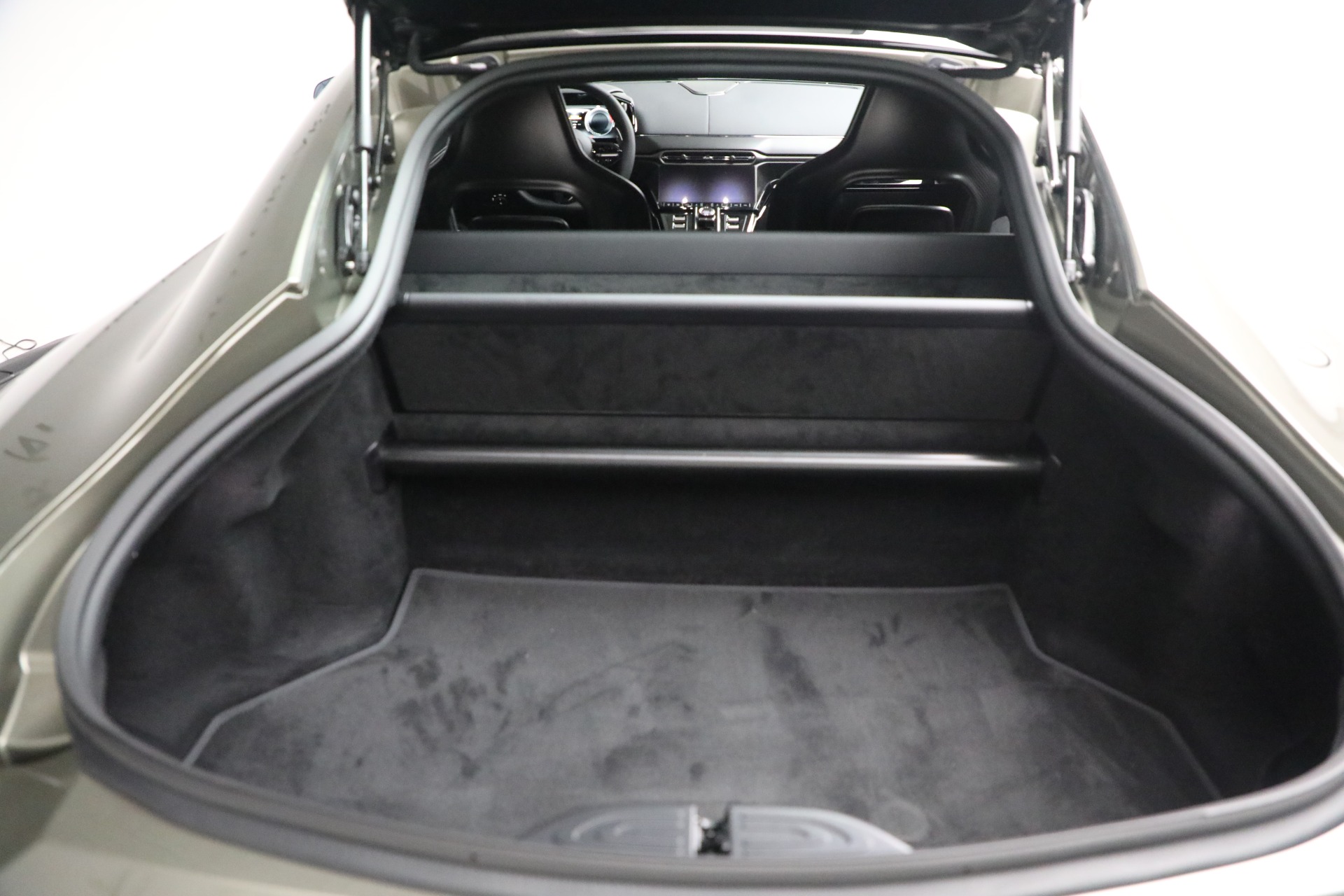 New-2025-Aston-Martin-Vantage