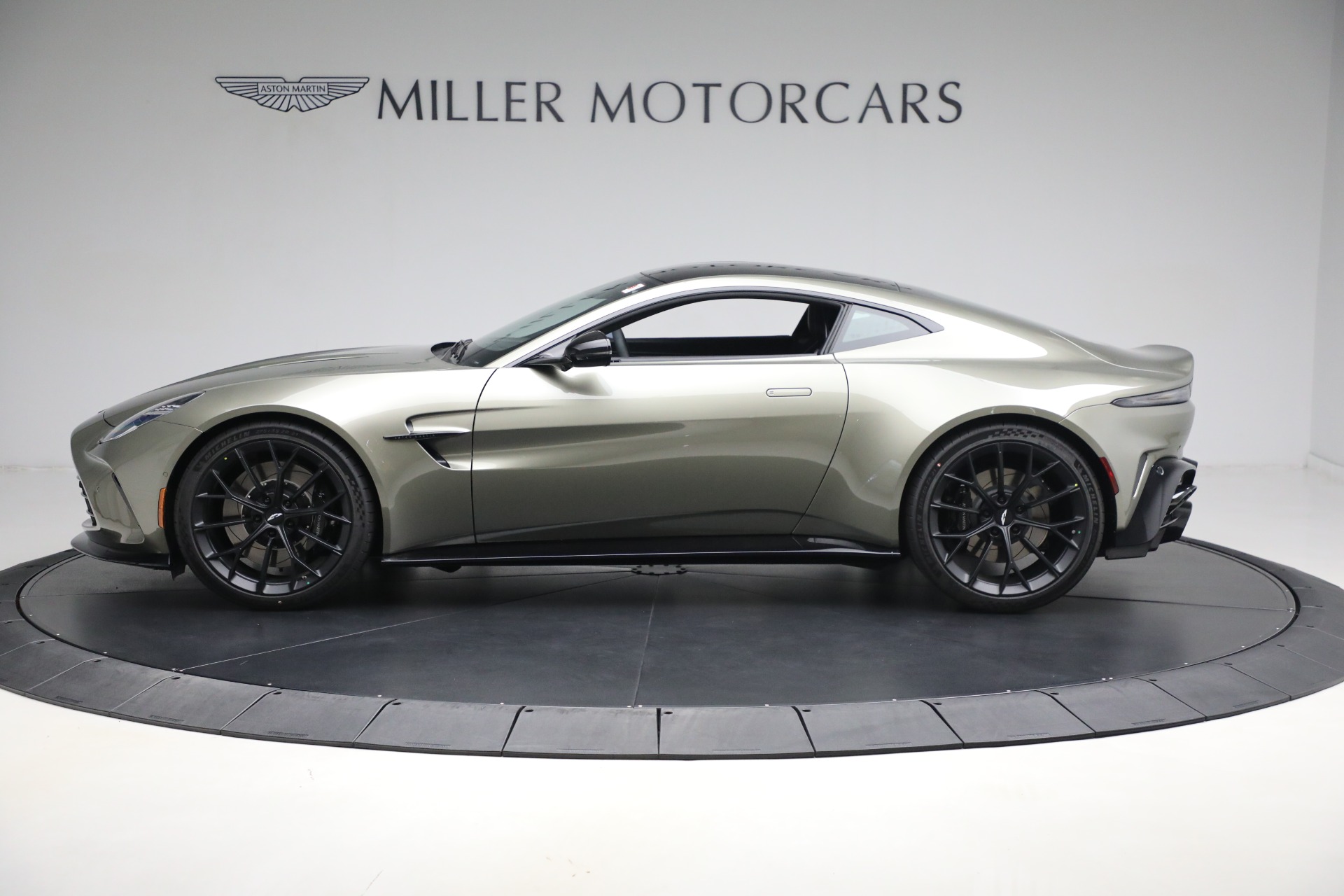 New-2025-Aston-Martin-Vantage