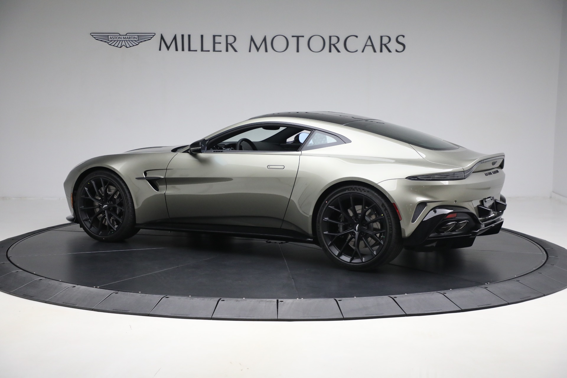 New-2025-Aston-Martin-Vantage
