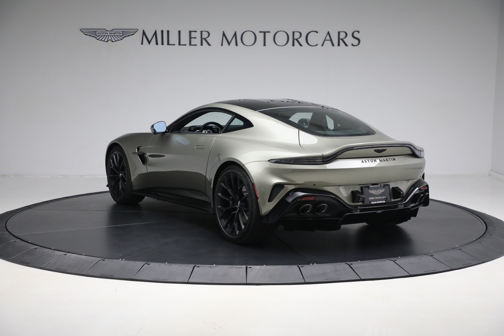 New-2025-Aston-Martin-Vantage