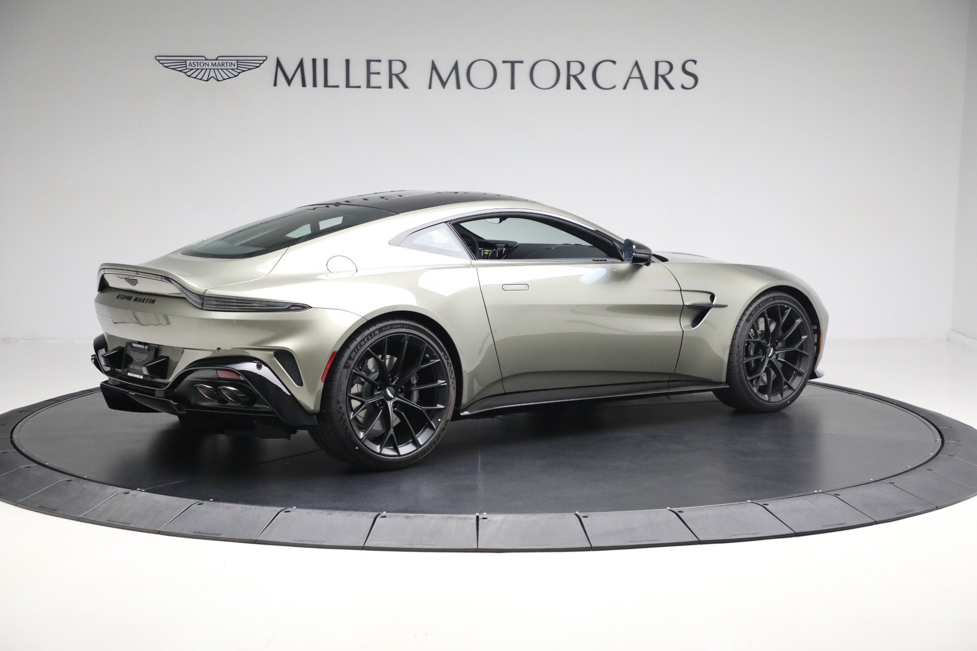New-2025-Aston-Martin-Vantage