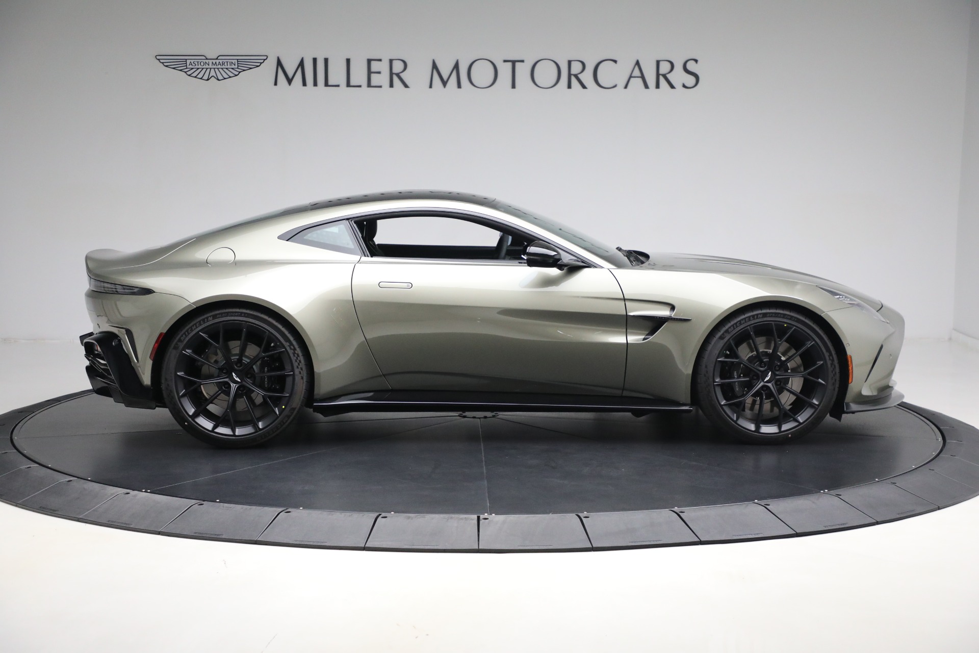 New-2025-Aston-Martin-Vantage