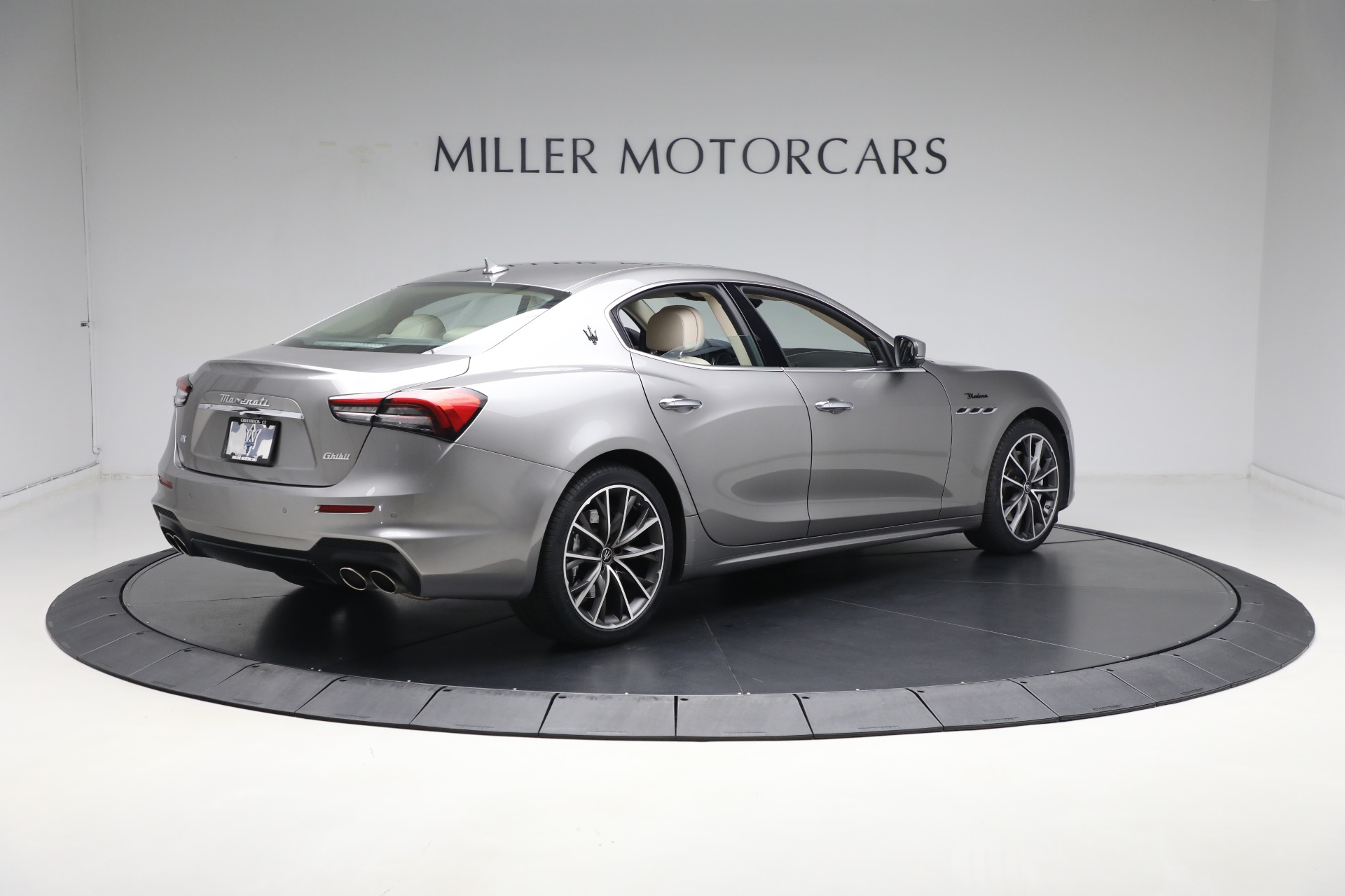 Used-2022-Maserati-Ghibli-Modena-Q4
