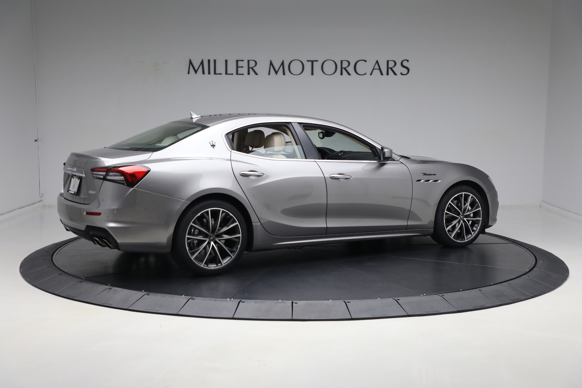 Used-2022-Maserati-Ghibli-Modena-Q4