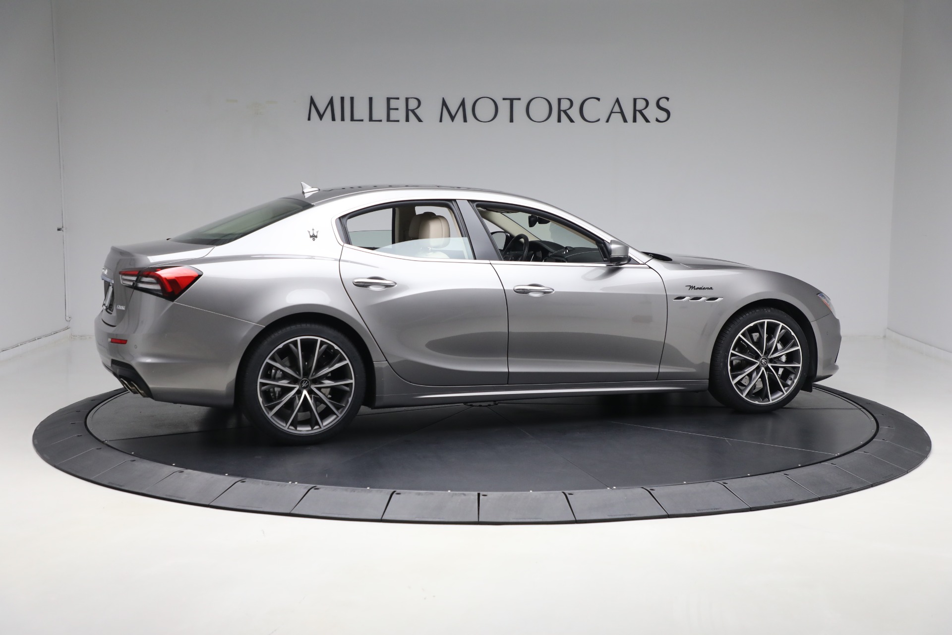 Used-2022-Maserati-Ghibli-Modena-Q4