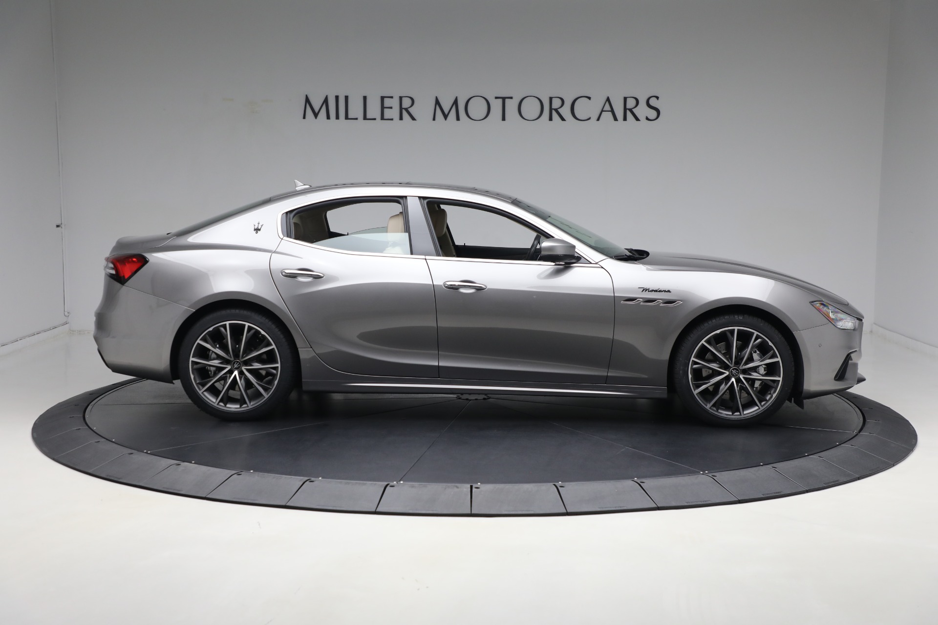 Used-2022-Maserati-Ghibli-Modena-Q4