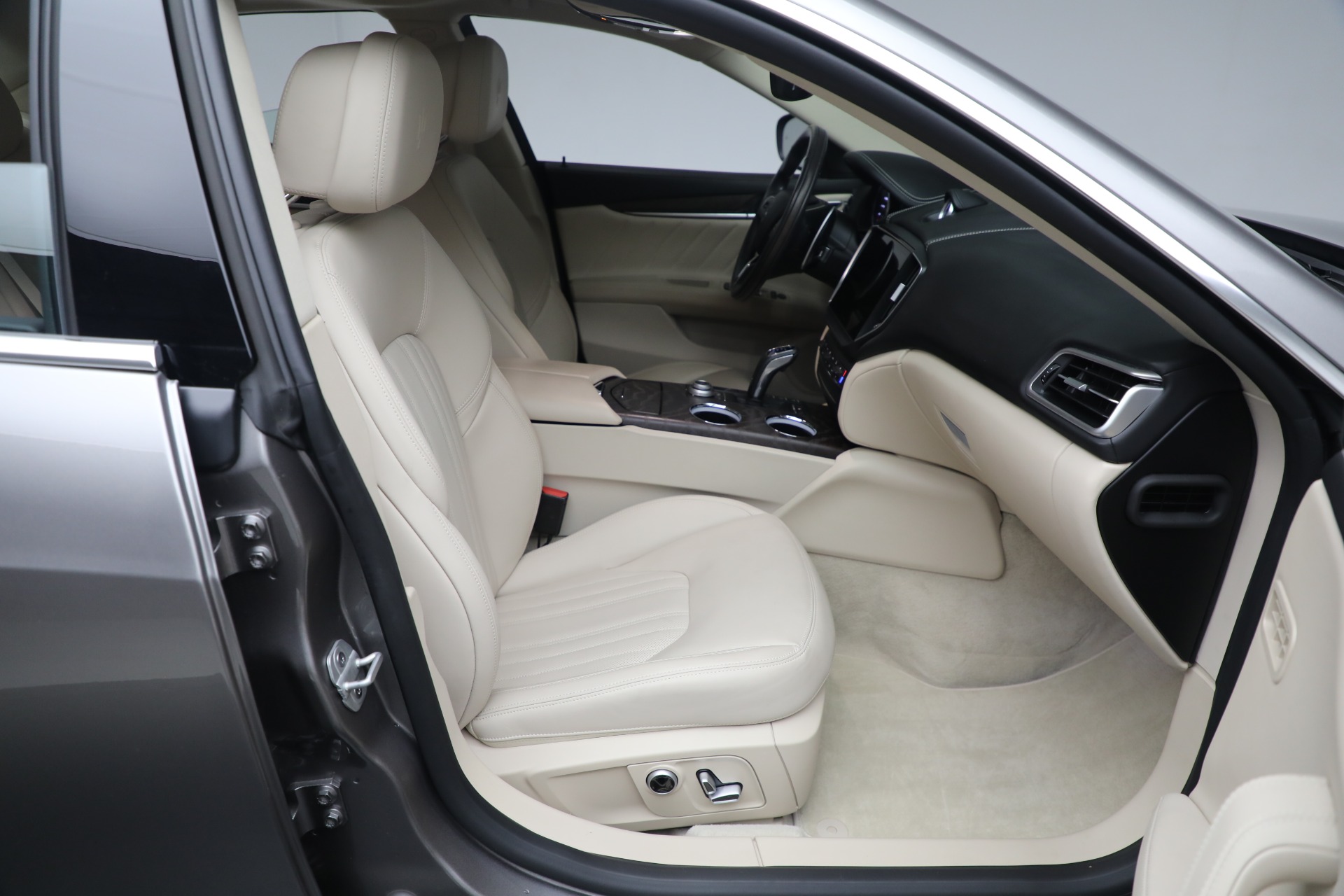 Used-2022-Maserati-Ghibli-Modena-Q4