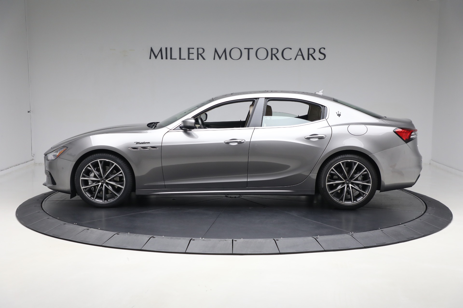 Used-2022-Maserati-Ghibli-Modena-Q4