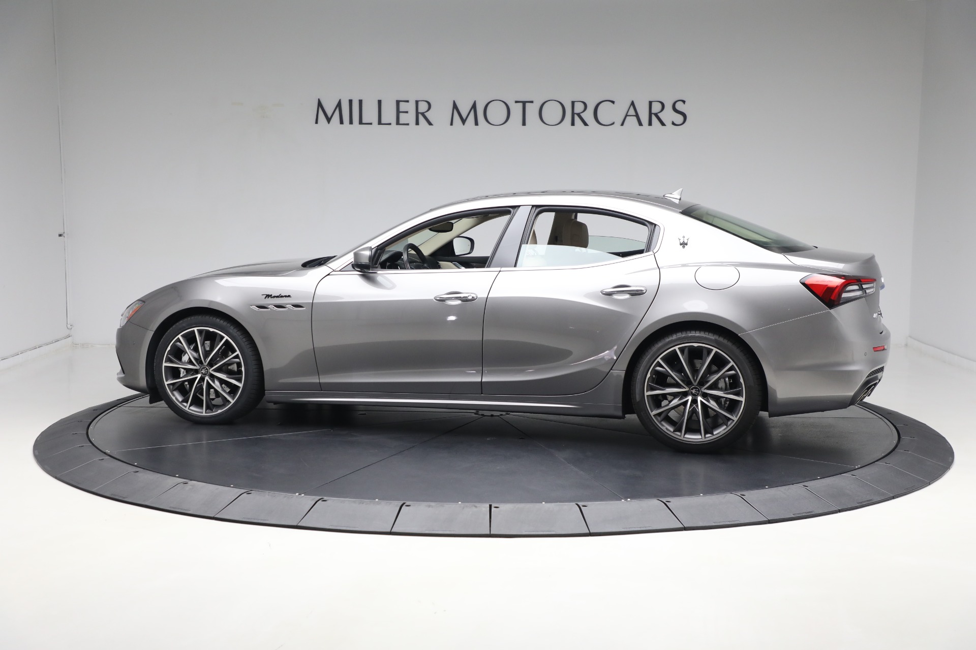 Used-2022-Maserati-Ghibli-Modena-Q4