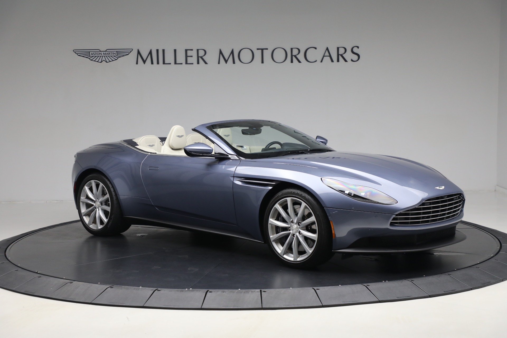 Used-2022-Aston-Martin-DB11-Volante