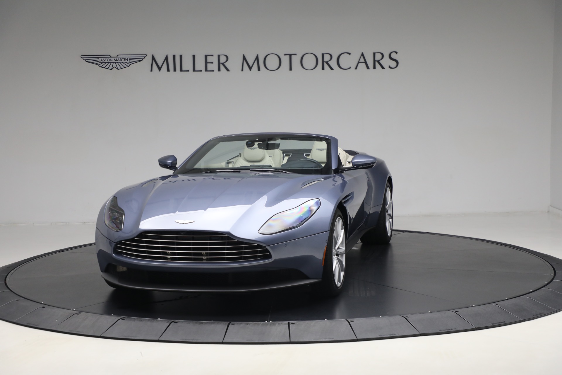 Used-2022-Aston-Martin-DB11-Volante