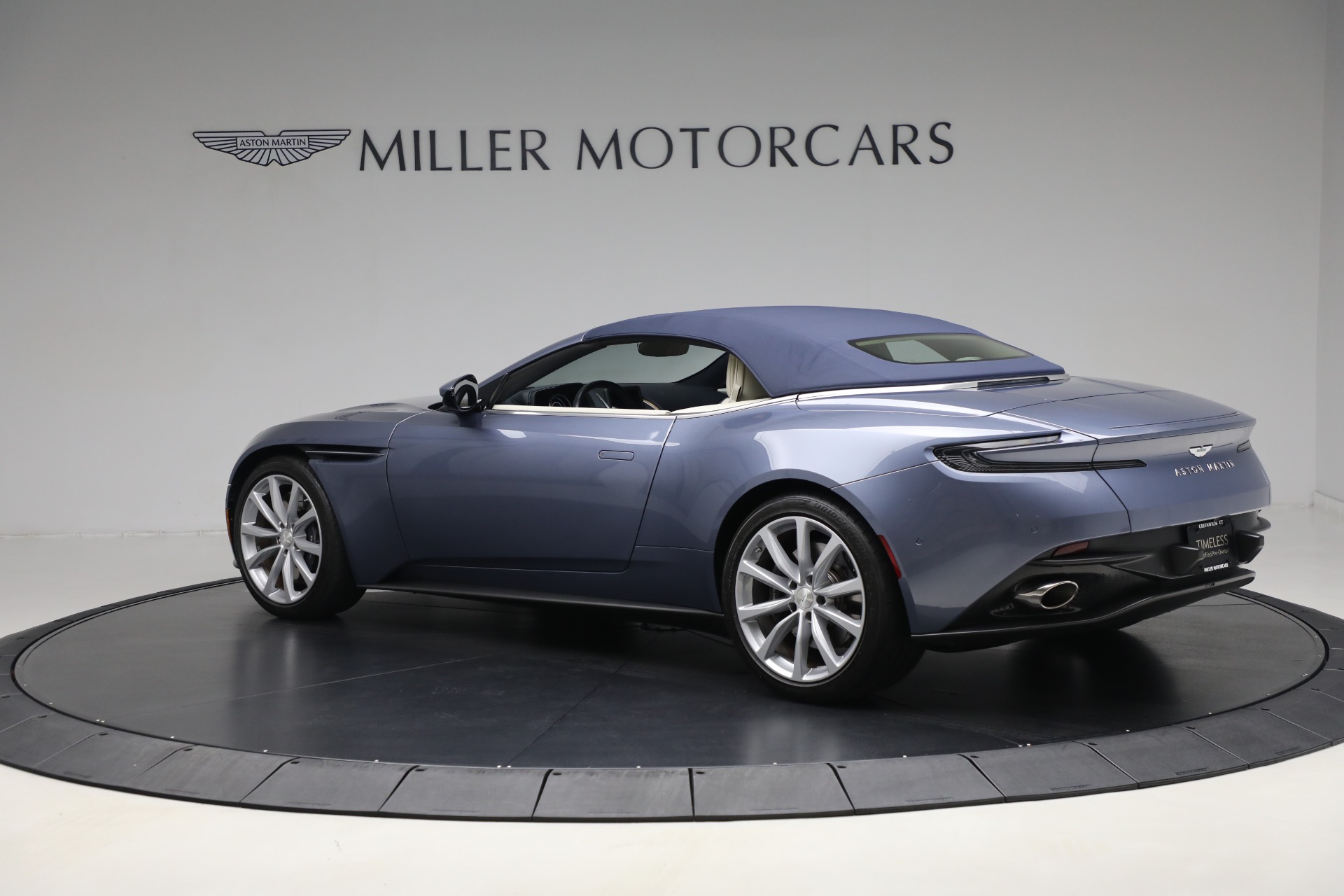 Used-2022-Aston-Martin-DB11-Volante