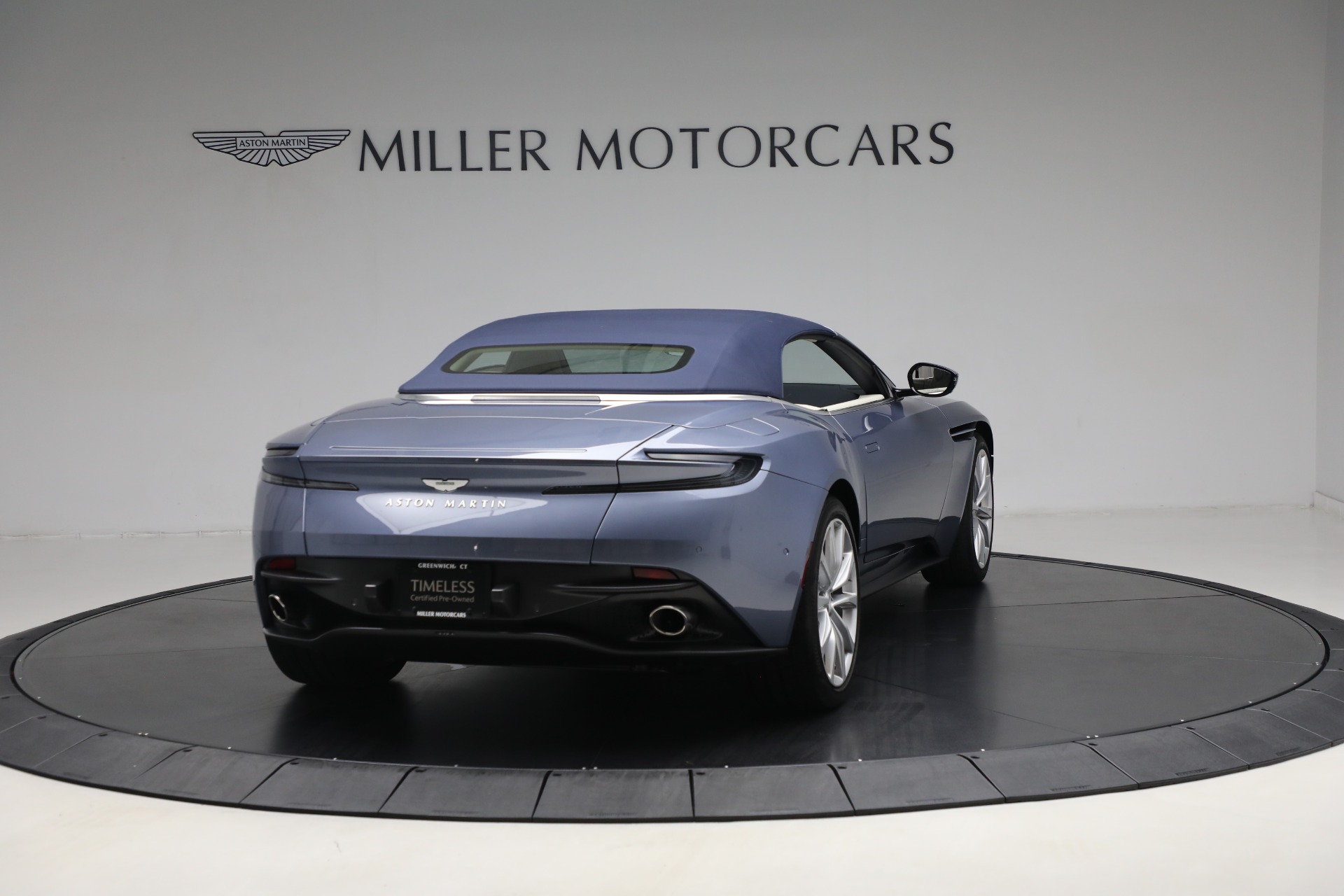 Used-2022-Aston-Martin-DB11-Volante