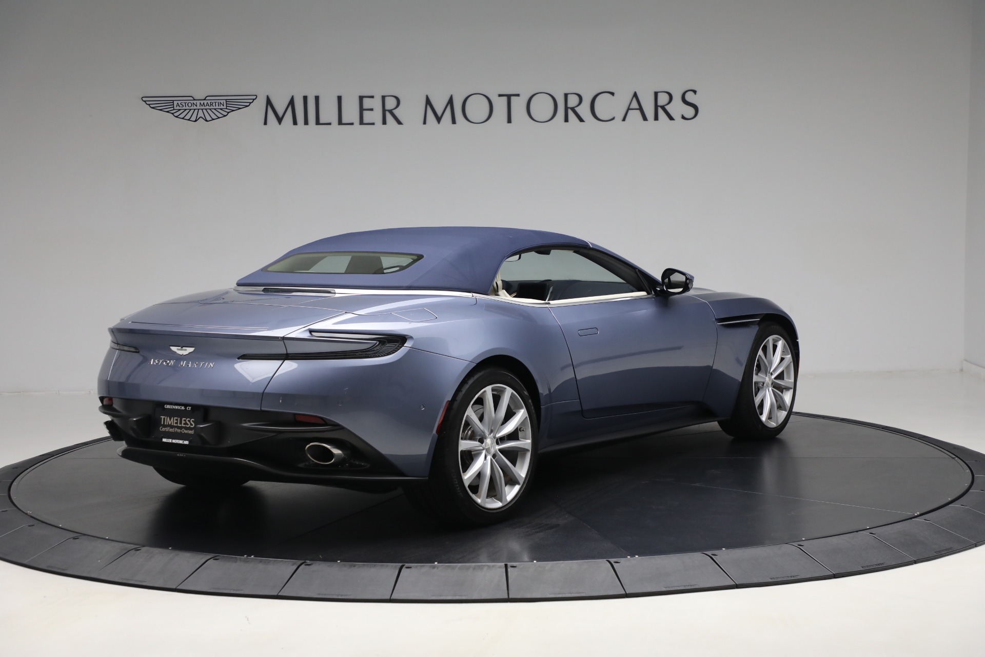 Used-2022-Aston-Martin-DB11-Volante